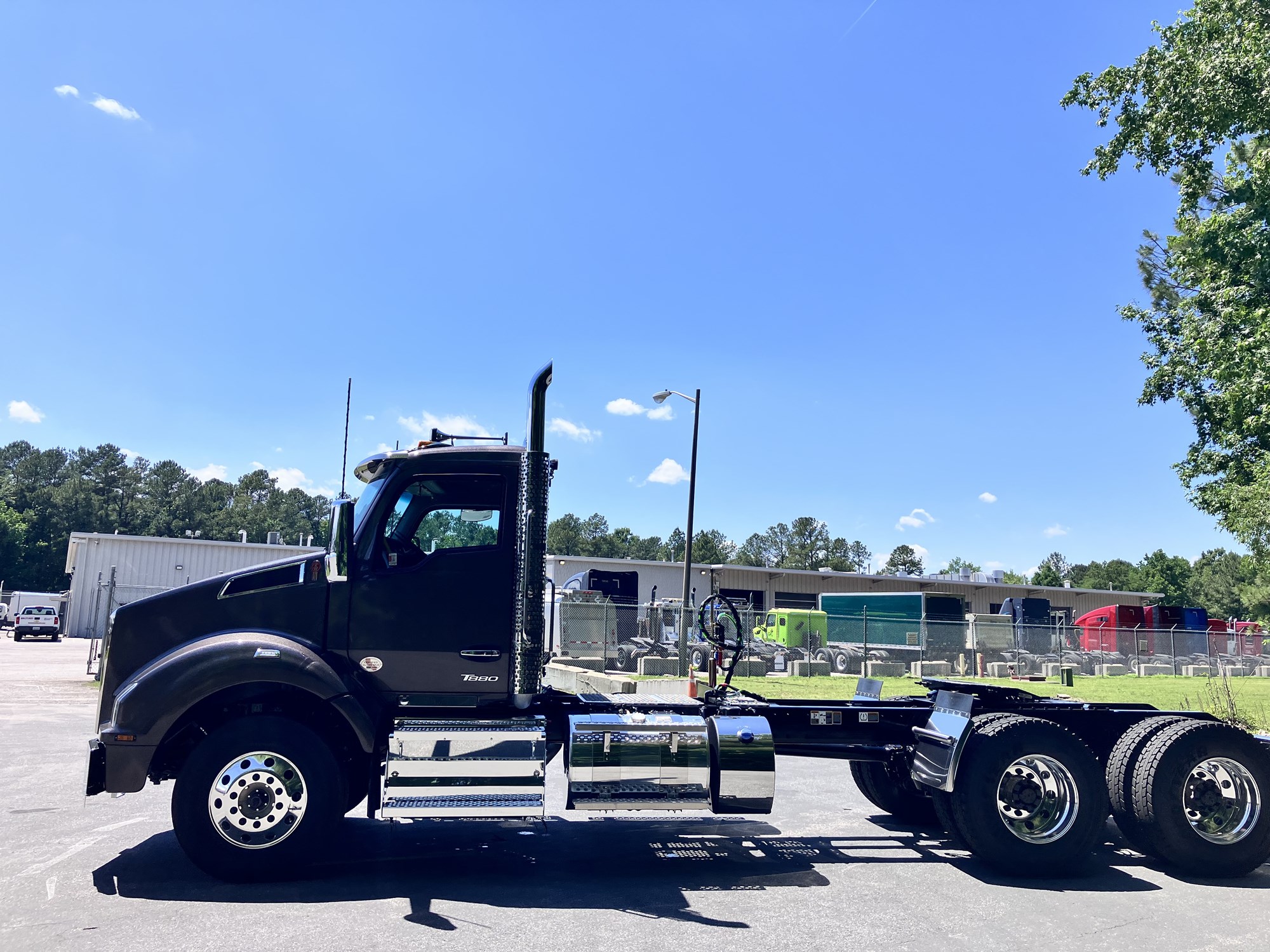 2027 Kenworth T880 2027 Kenworth T880 - image 4 of 6
