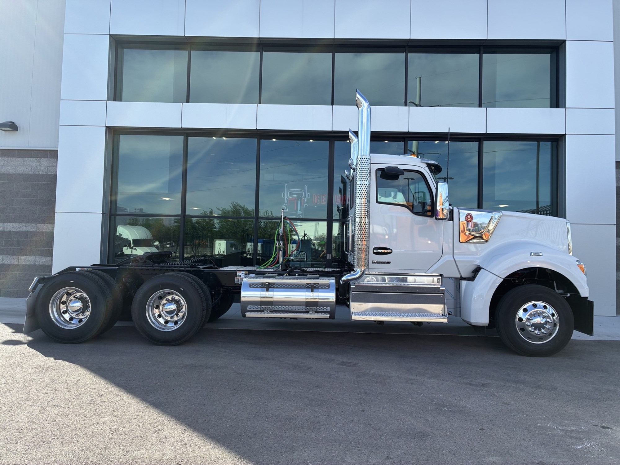 2027 Kenworth W990 2027 Kenworth W990 - image 3 of 6