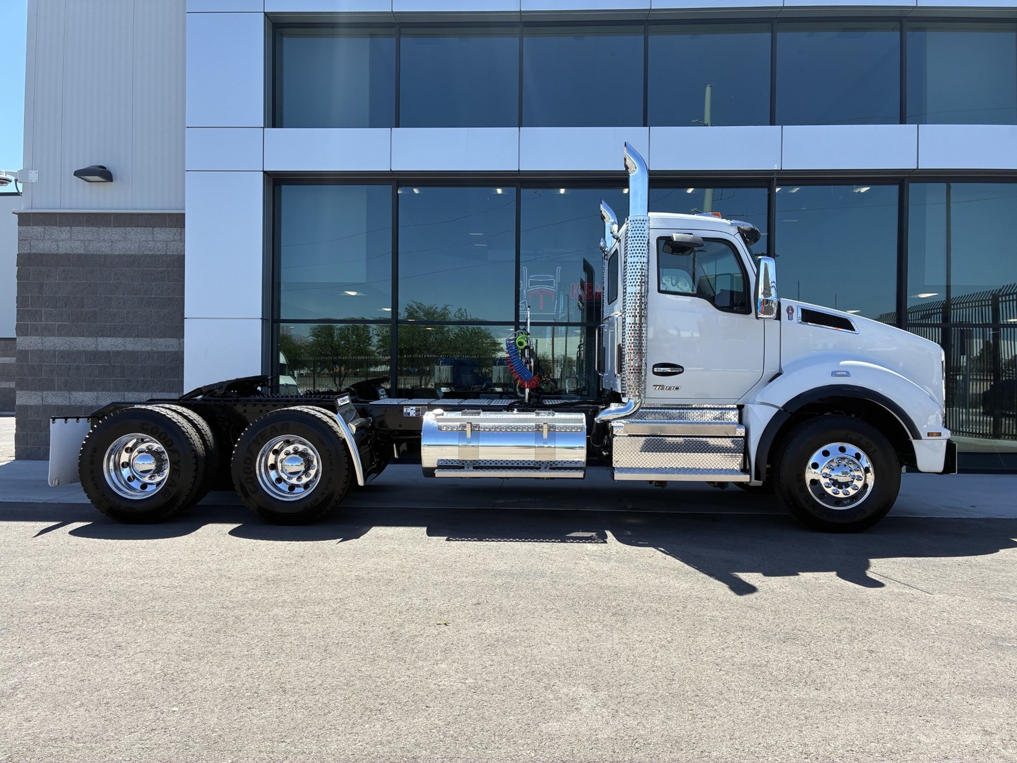 2027 Kenworth T880 2027 Kenworth T880 - image 3 of 6