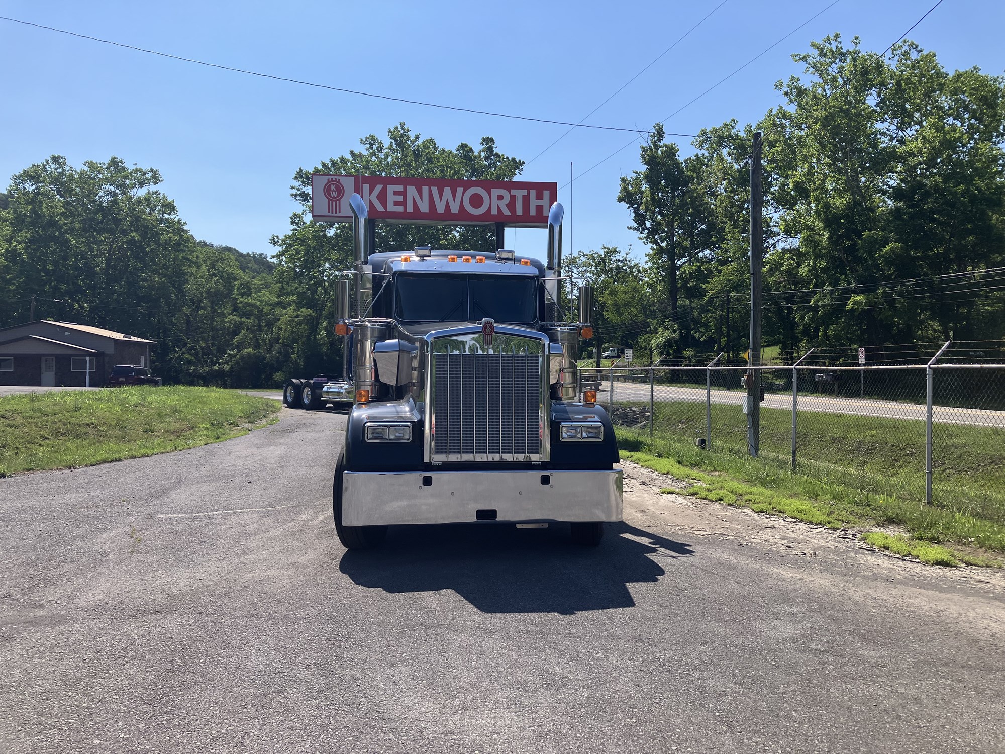 2027 Kenworth W900 in Keyser, WV — photo 2