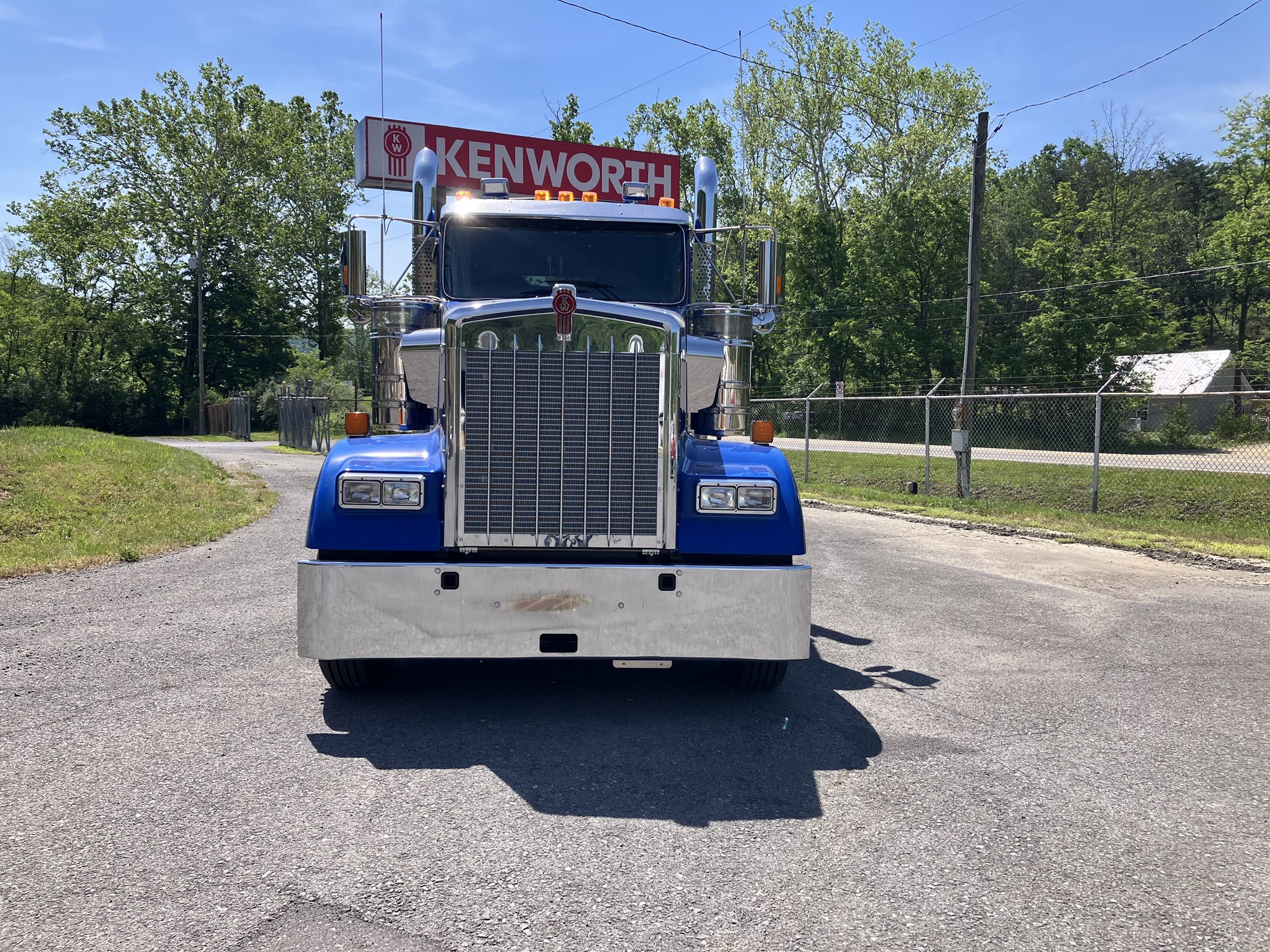 2027 Kenworth W900 in Keyser, WV, WV — photo 2