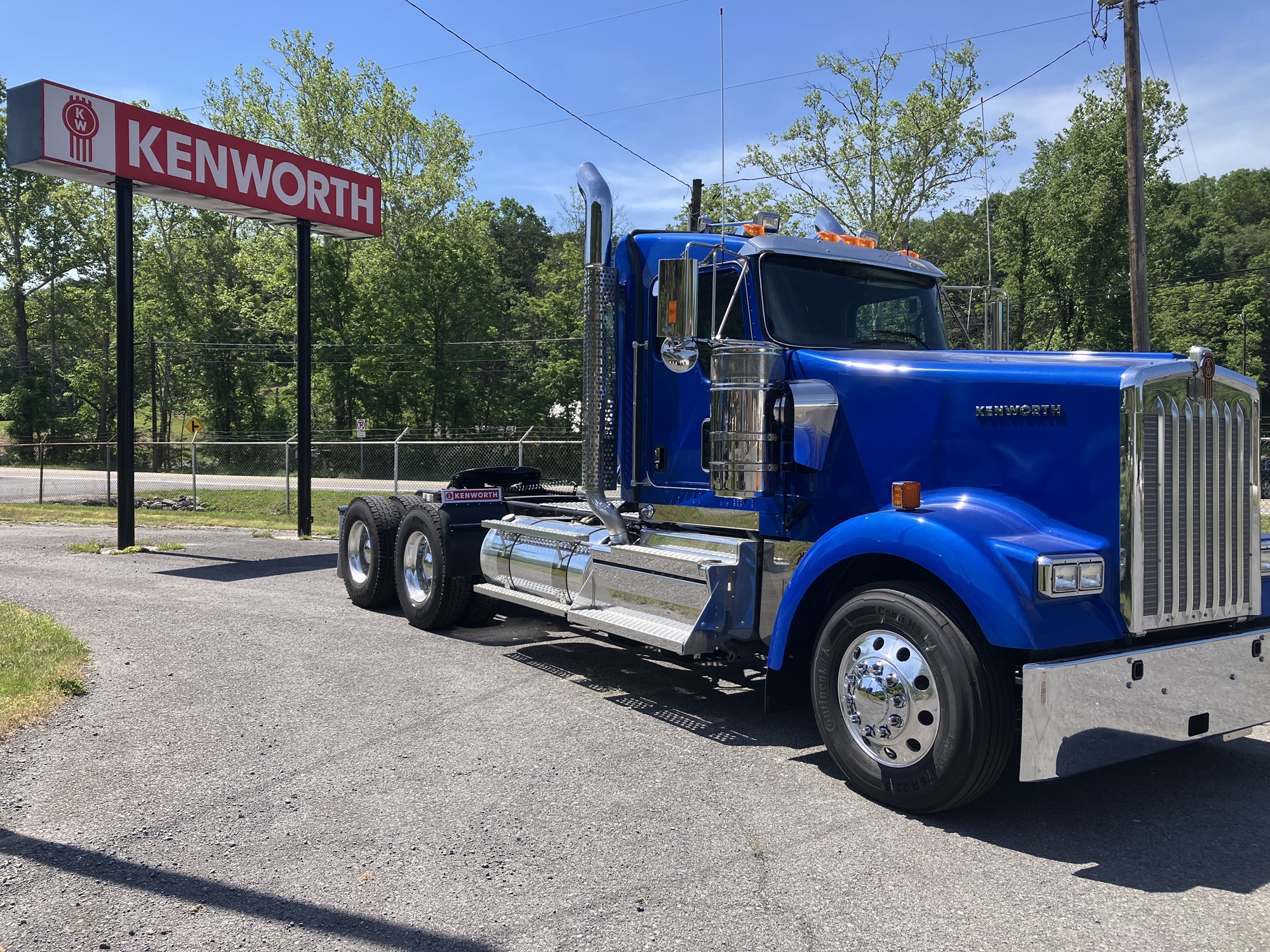 2027 Kenworth W900 in Keyser, WV, WV — photo 3