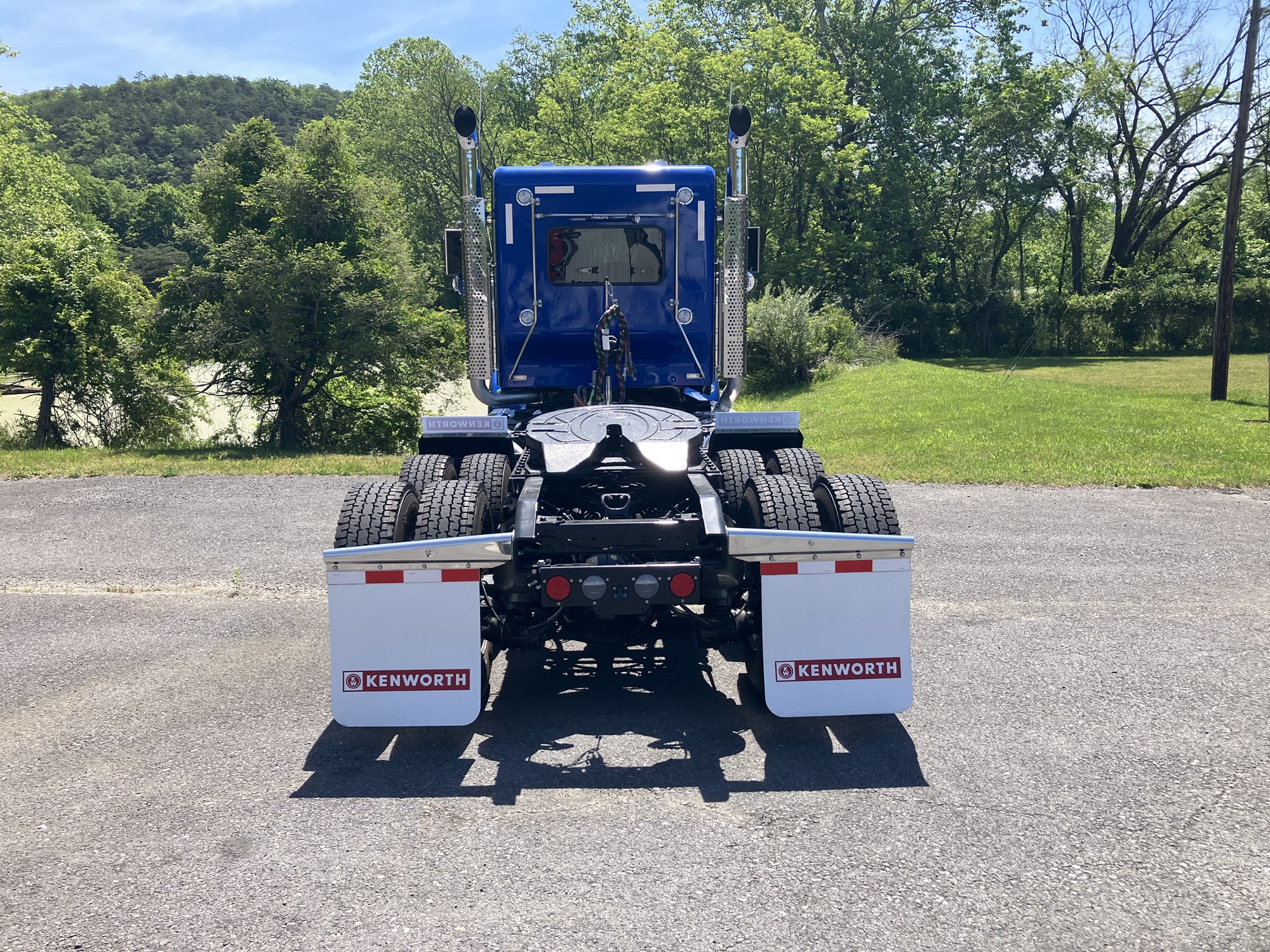 2027 Kenworth W900 in Keyser, WV, WV — photo 6