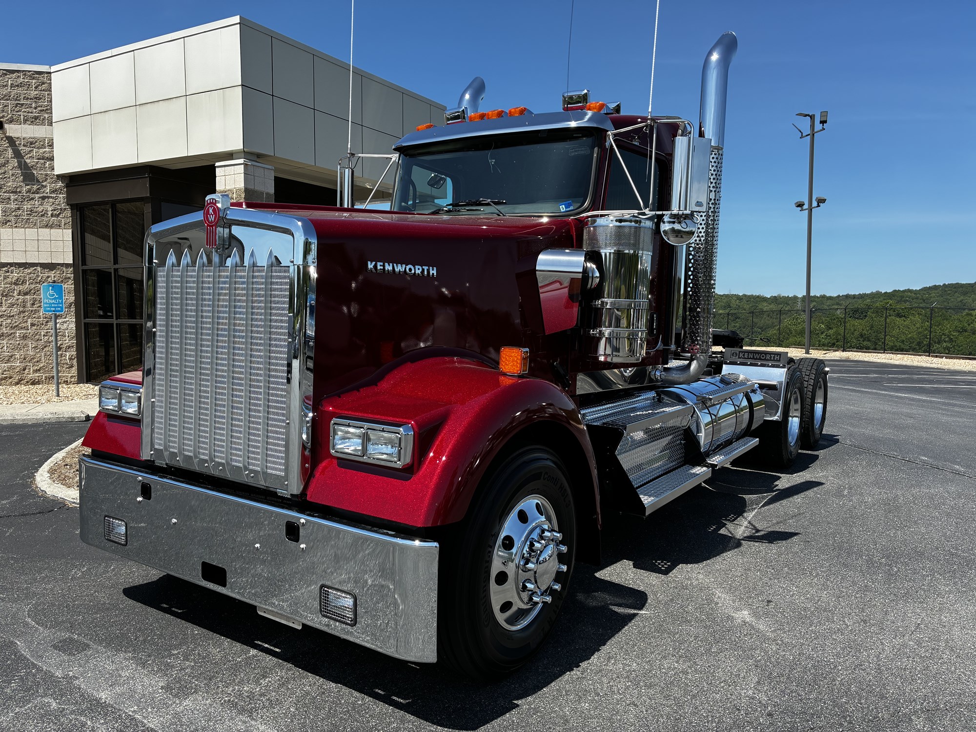 2027 Kenworth W900B 2027 Kenworth W900B - image 1 of 6