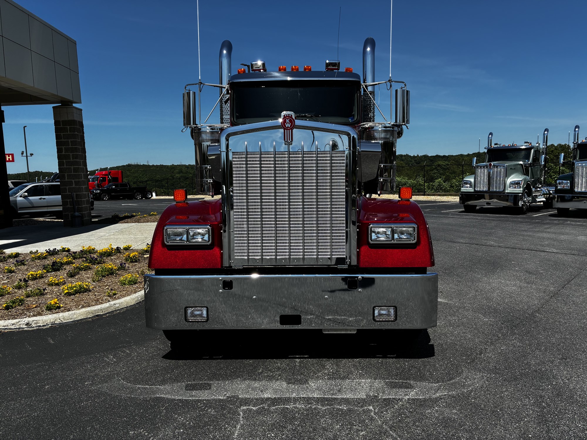 2027 Kenworth W900B 2027 Kenworth W900B - image 2 of 6