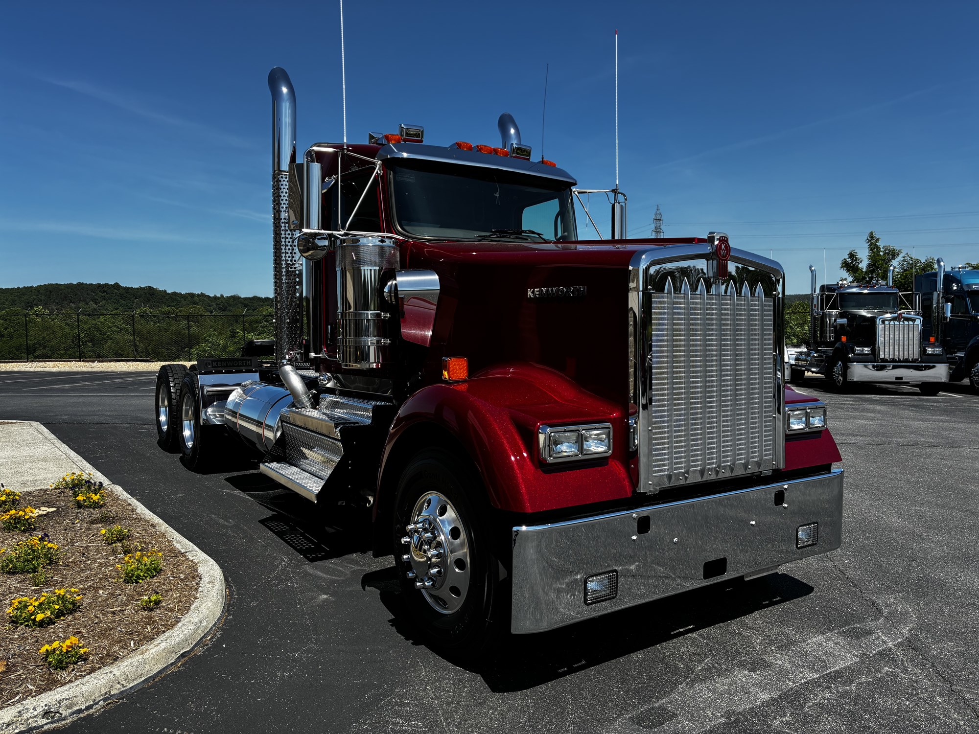2027 Kenworth W900B 2027 Kenworth W900B - image 3 of 6