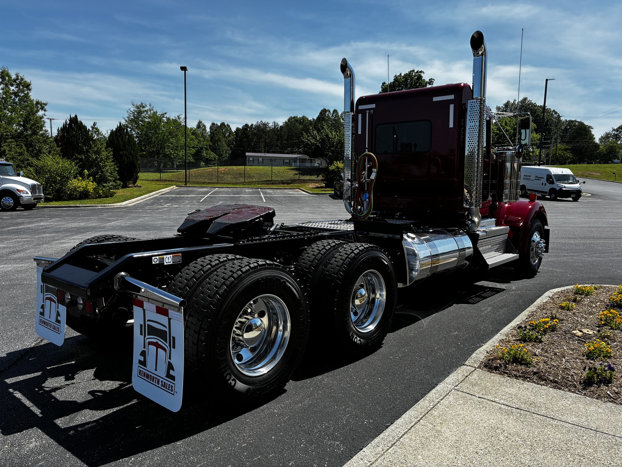 2027 Kenworth W900B 2027 Kenworth W900B - image 5 of 6