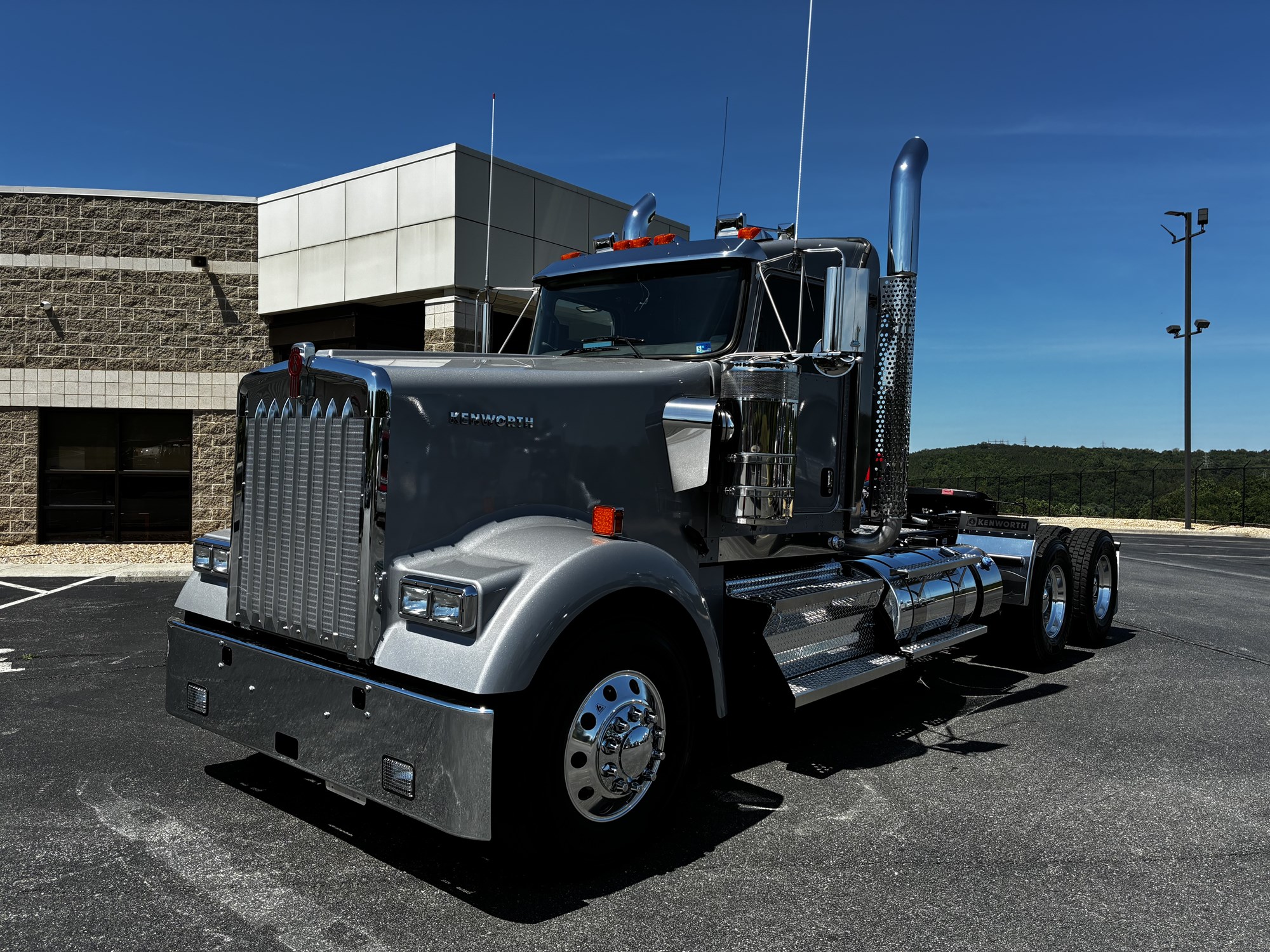 2027 Kenworth W900B 2027 Kenworth W900B - image 1 of 6