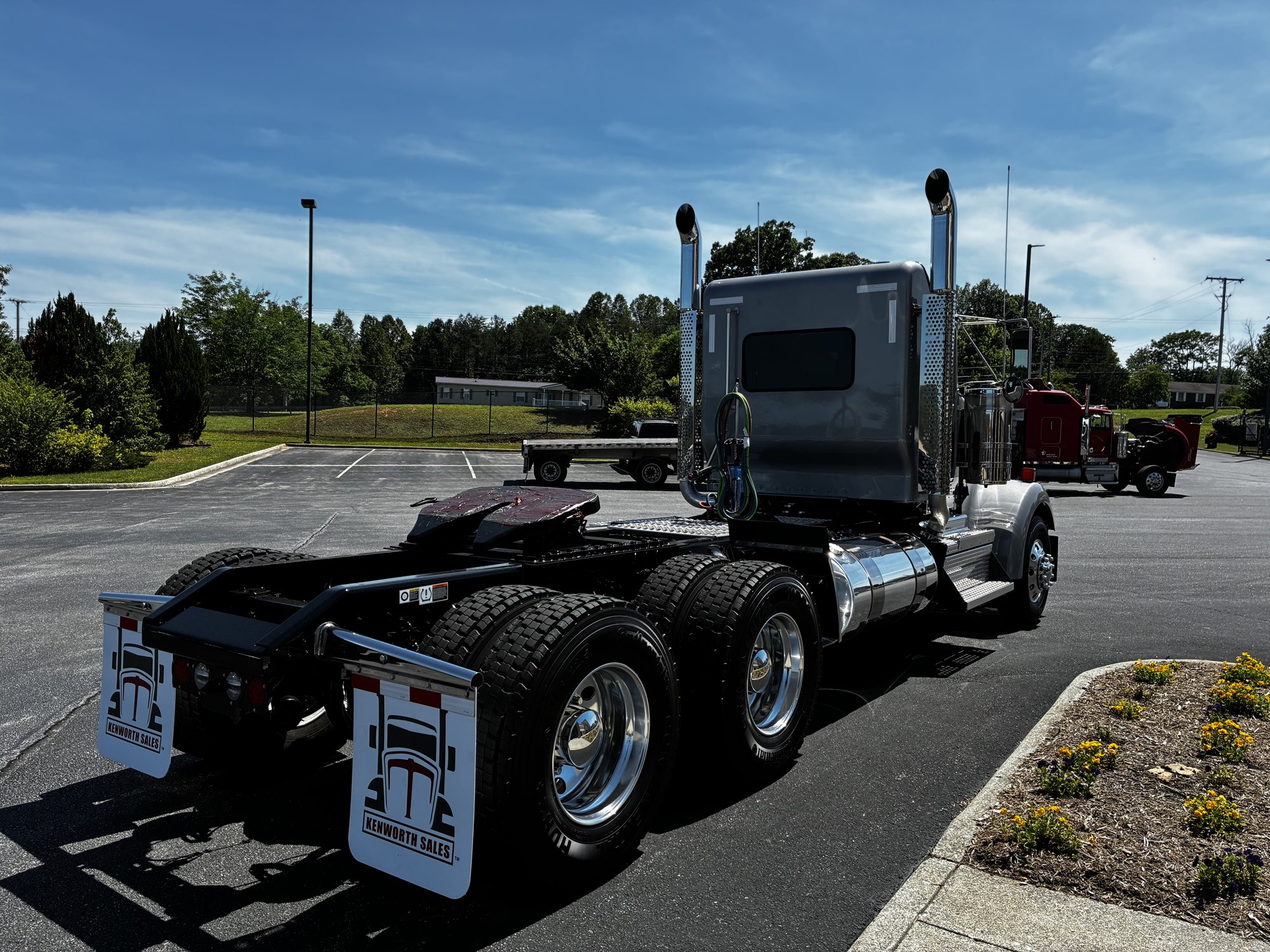2027 Kenworth W900B 2027 Kenworth W900B - image 5 of 6