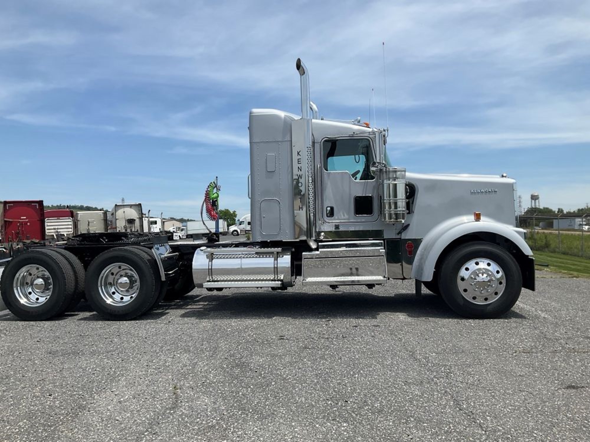 2027 Kenworth W900 in Harrisonburg, VA, VA — photo 6