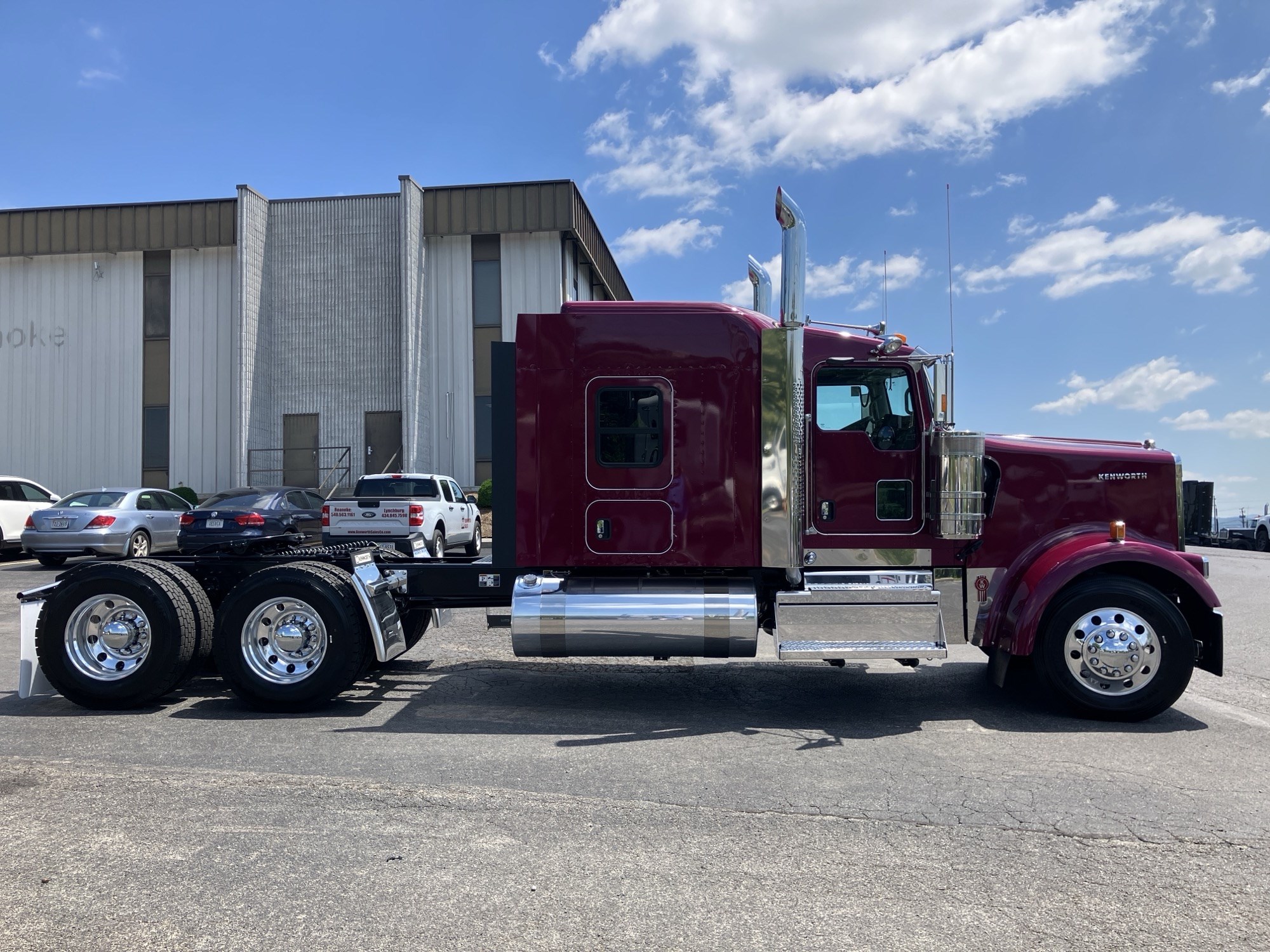 2027 Kenworth W900B 2027 Kenworth W900B - image 4 of 6