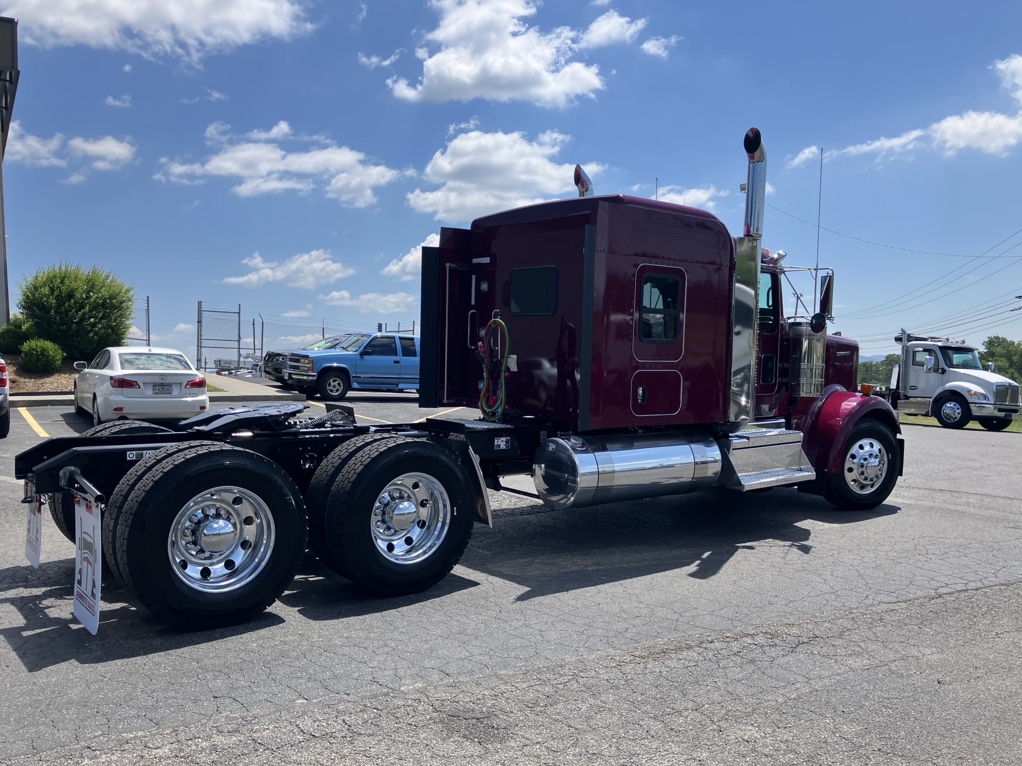 2027 Kenworth W900B 2027 Kenworth W900B - image 5 of 6