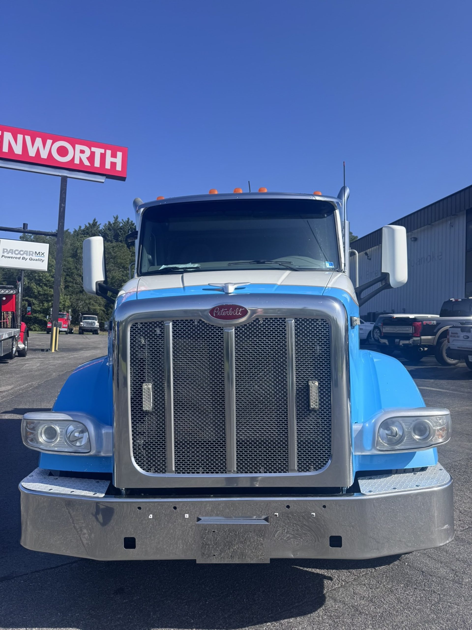2015 Peterbilt 567 - image 3 of 6