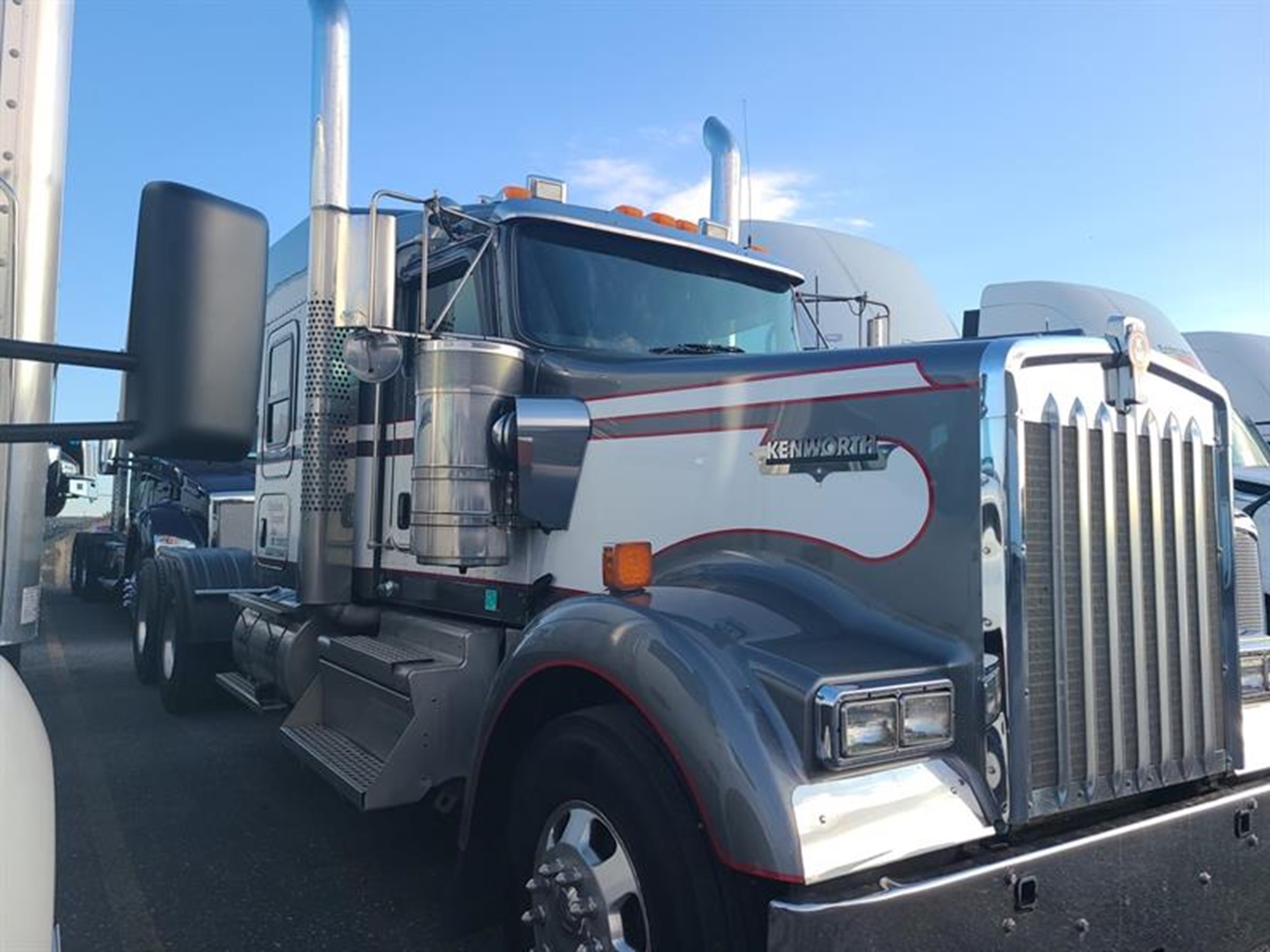 2018 Kenworth W900 2018 Kenworth W900 - image 2 of 2