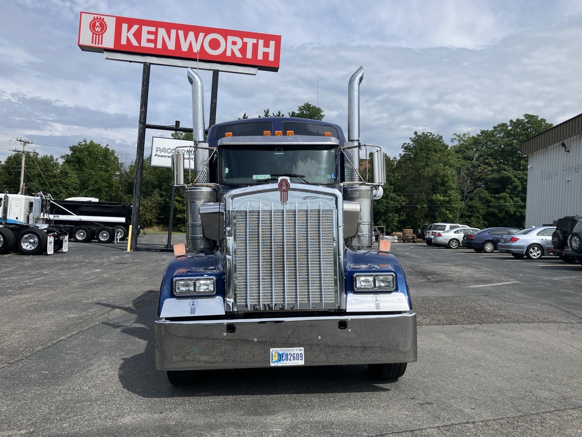 2019 Kenworth W900B - image 2 of 6