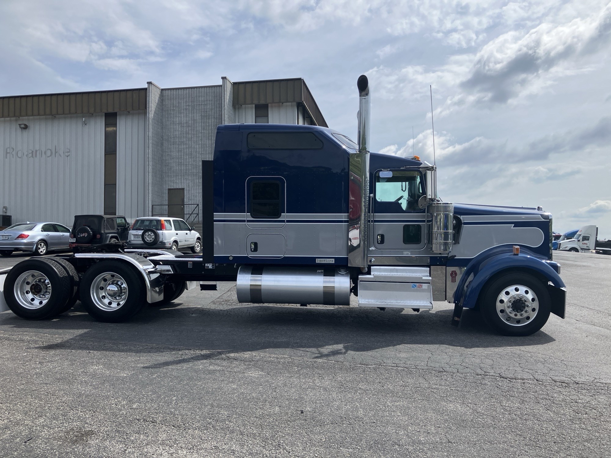 2019 Kenworth W900B - image 3 of 6