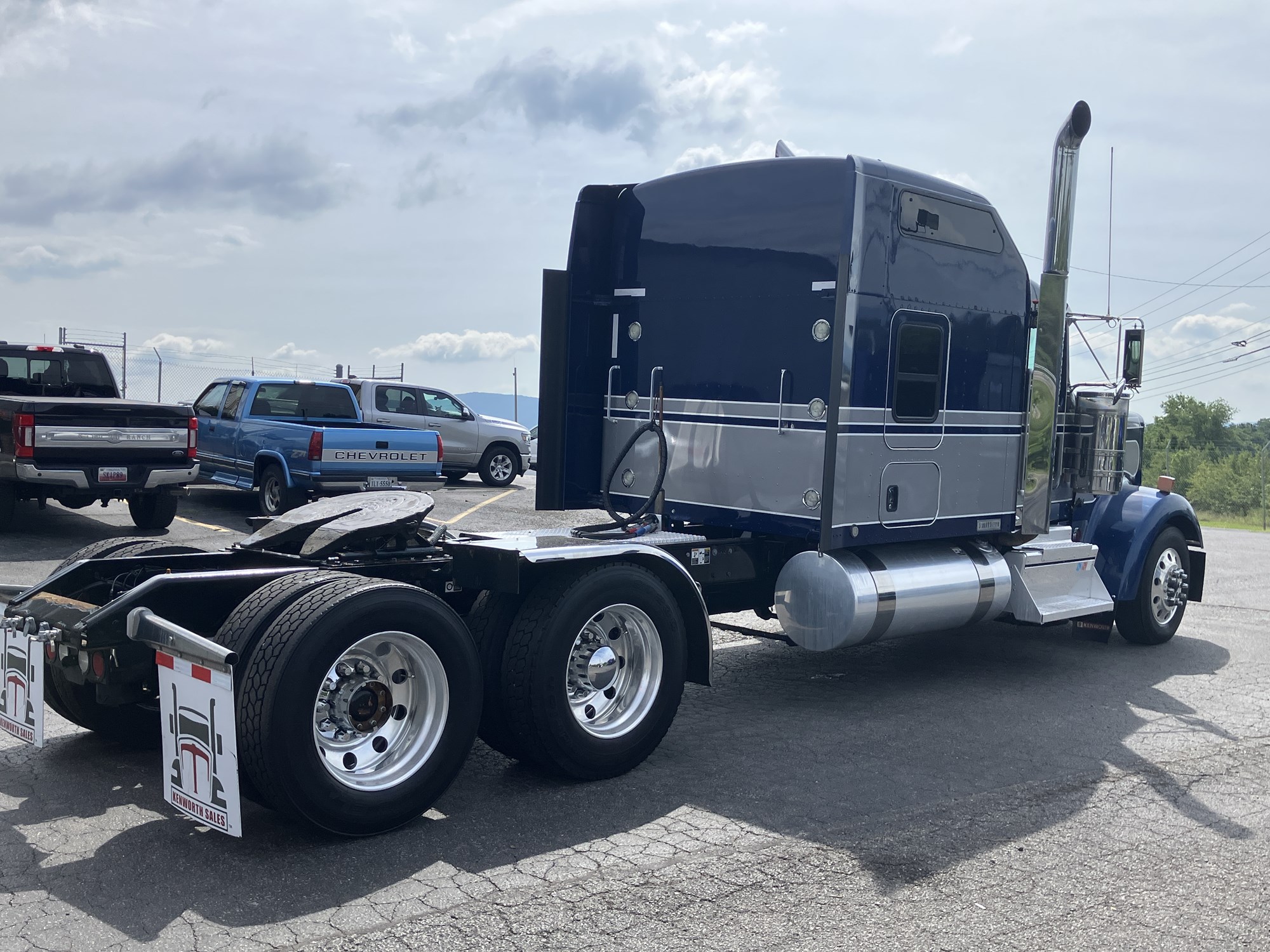 2019 Kenworth W900B - image 4 of 6