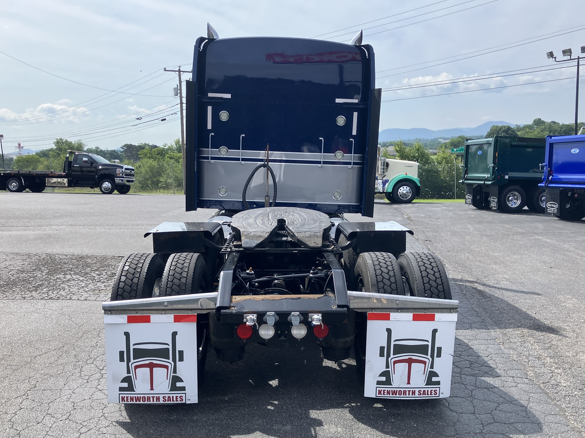 2019 Kenworth W900B - image 5 of 6