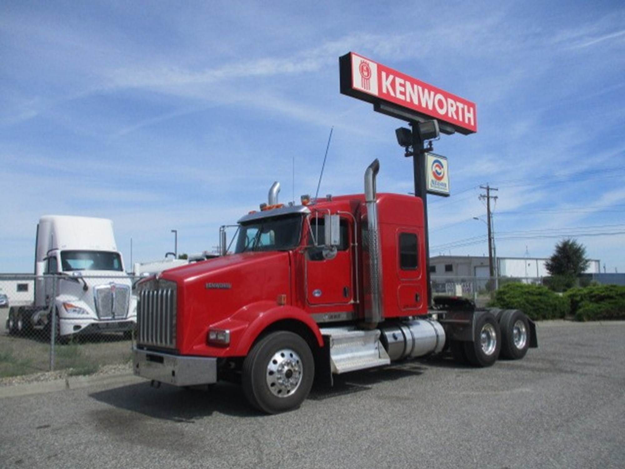 2021 Kenworth T800 - image 1 of 6