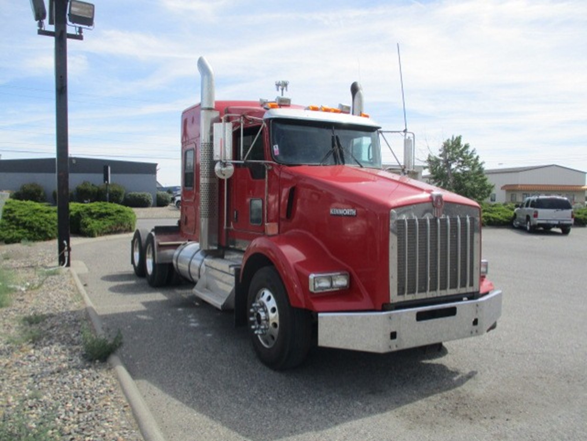 2021 Kenworth T800 - image 2 of 6