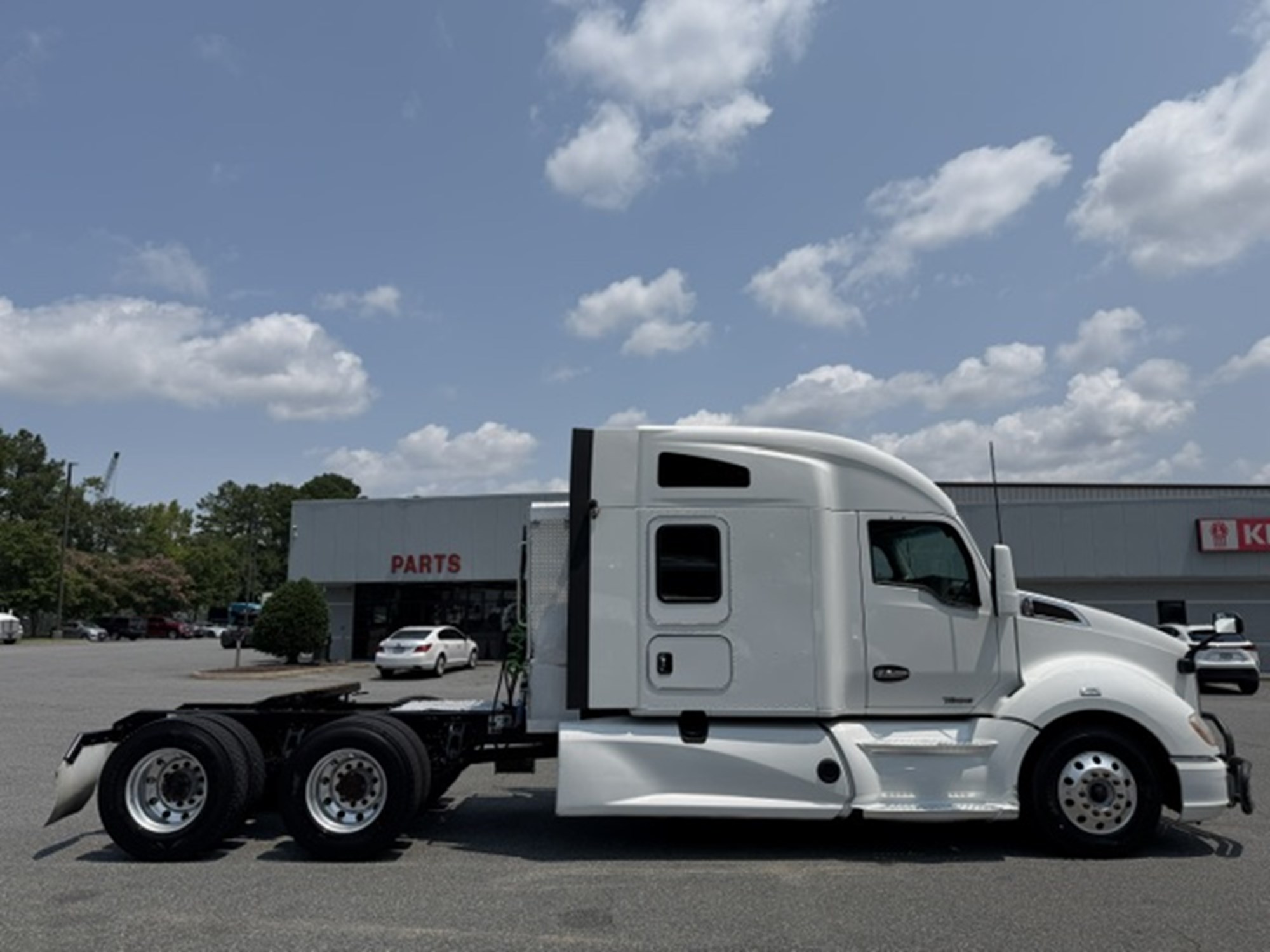 2021 Kenworth T680 in Chesapeake, VA — photo 3