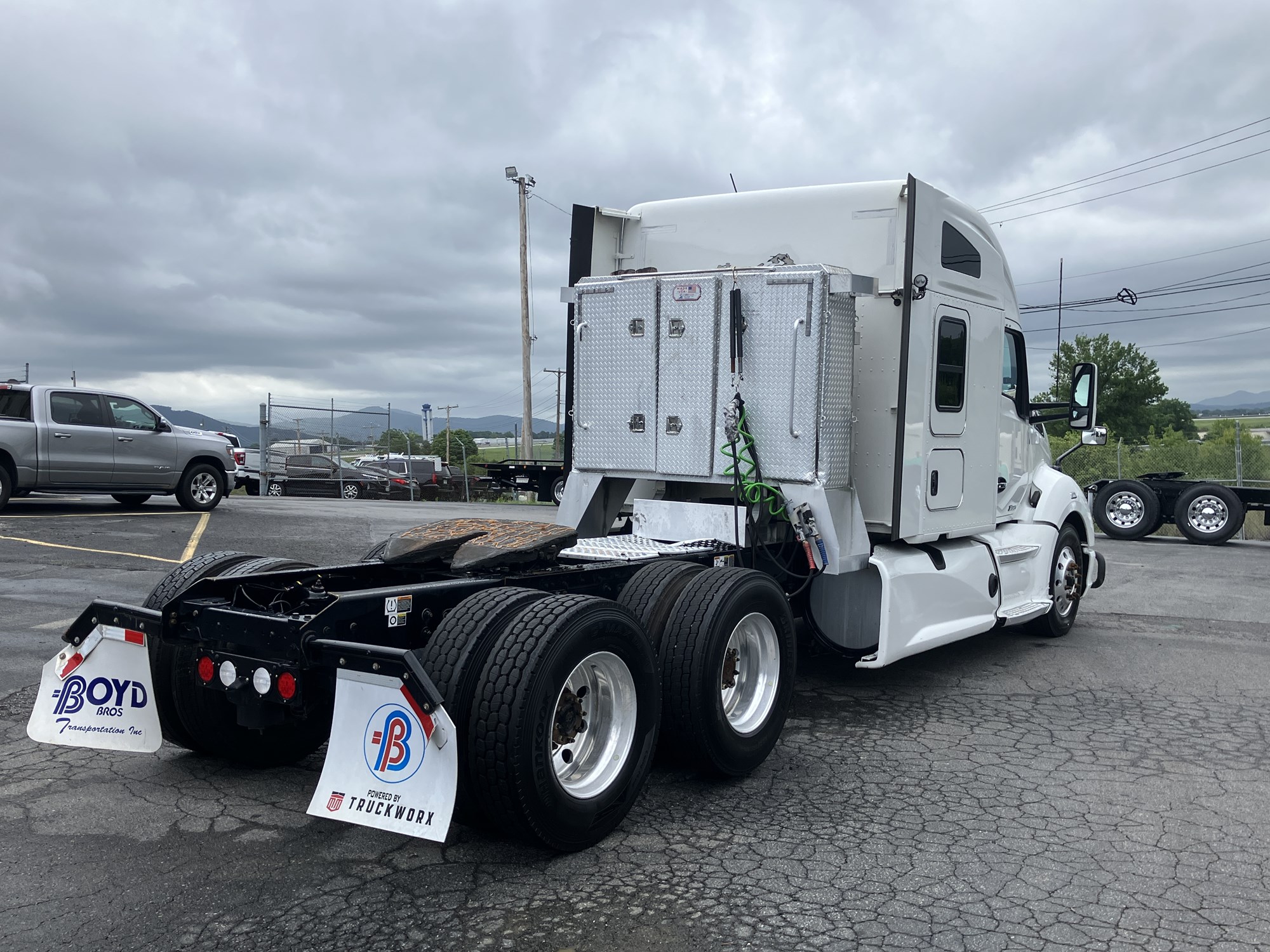 2021 Kenworth T680 in Roanoke, VA — photo 4