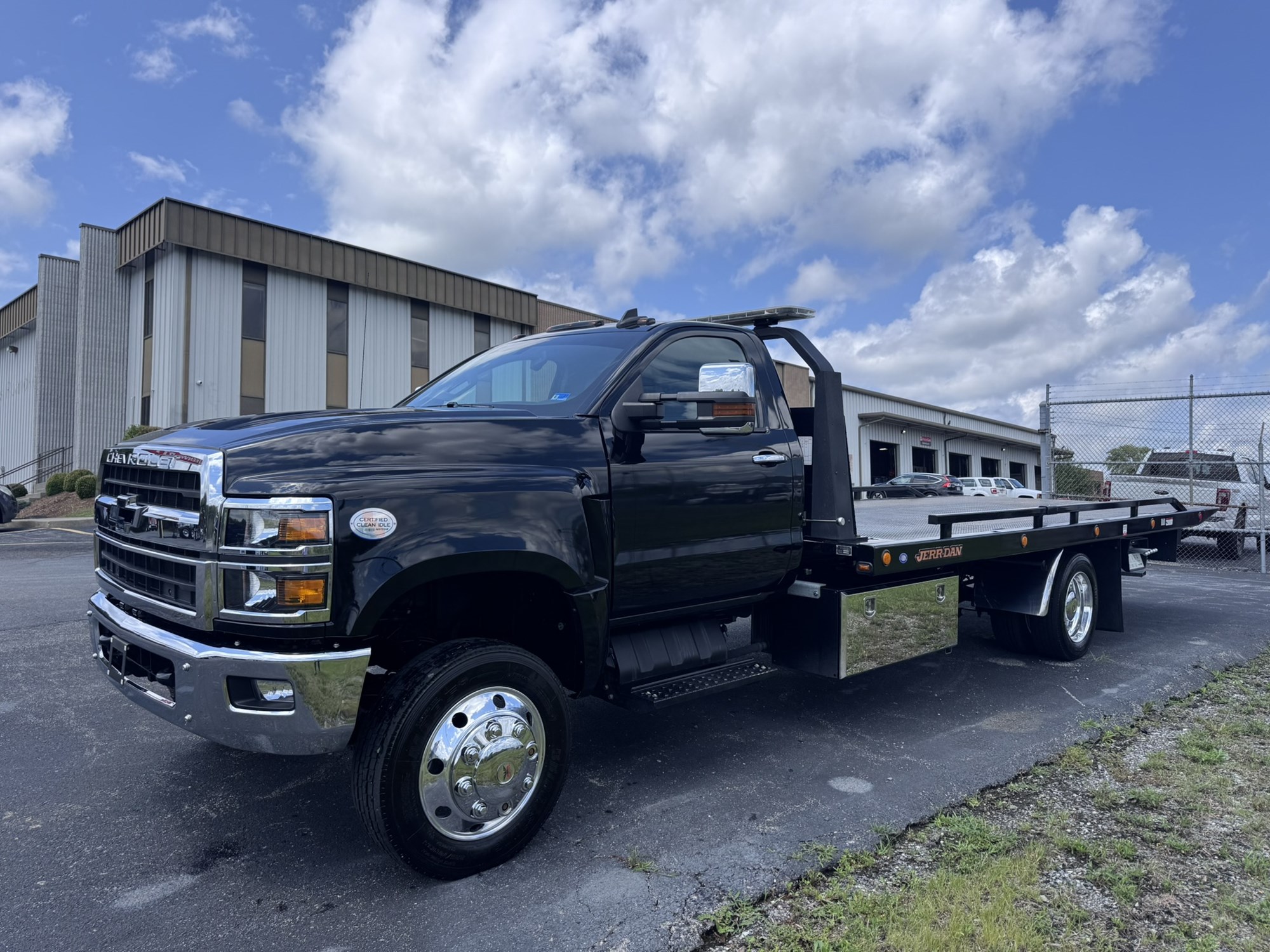 2022 Chevrolet 5500 - image 1 of 6