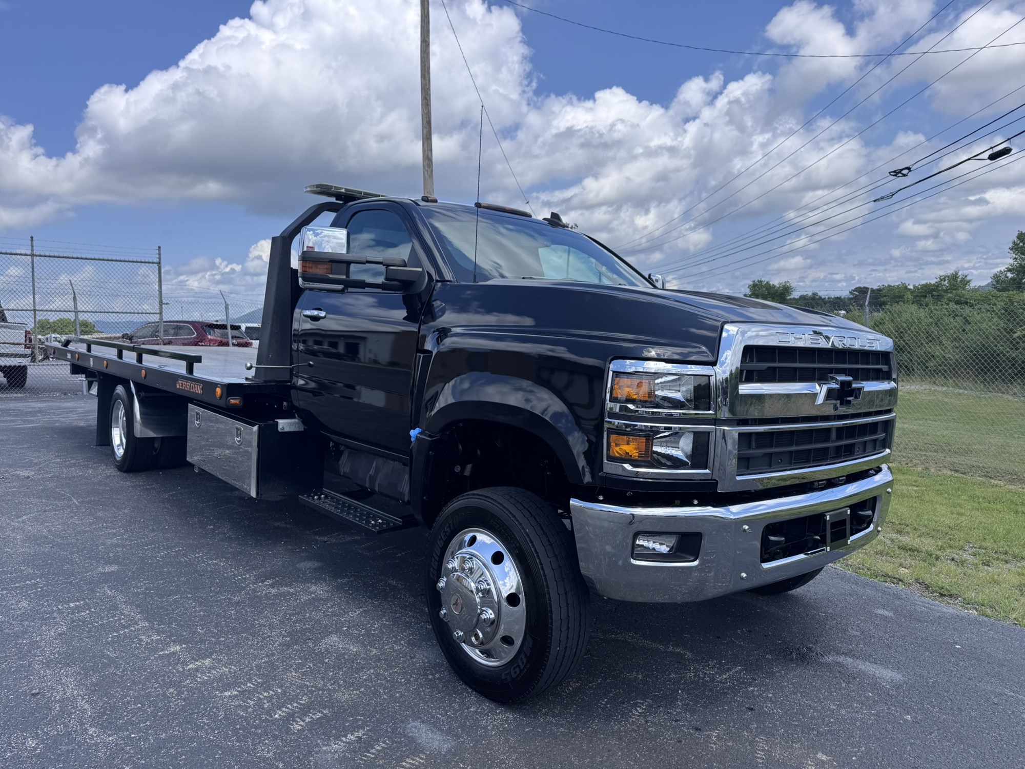 2022 Chevrolet 5500 - image 5 of 6