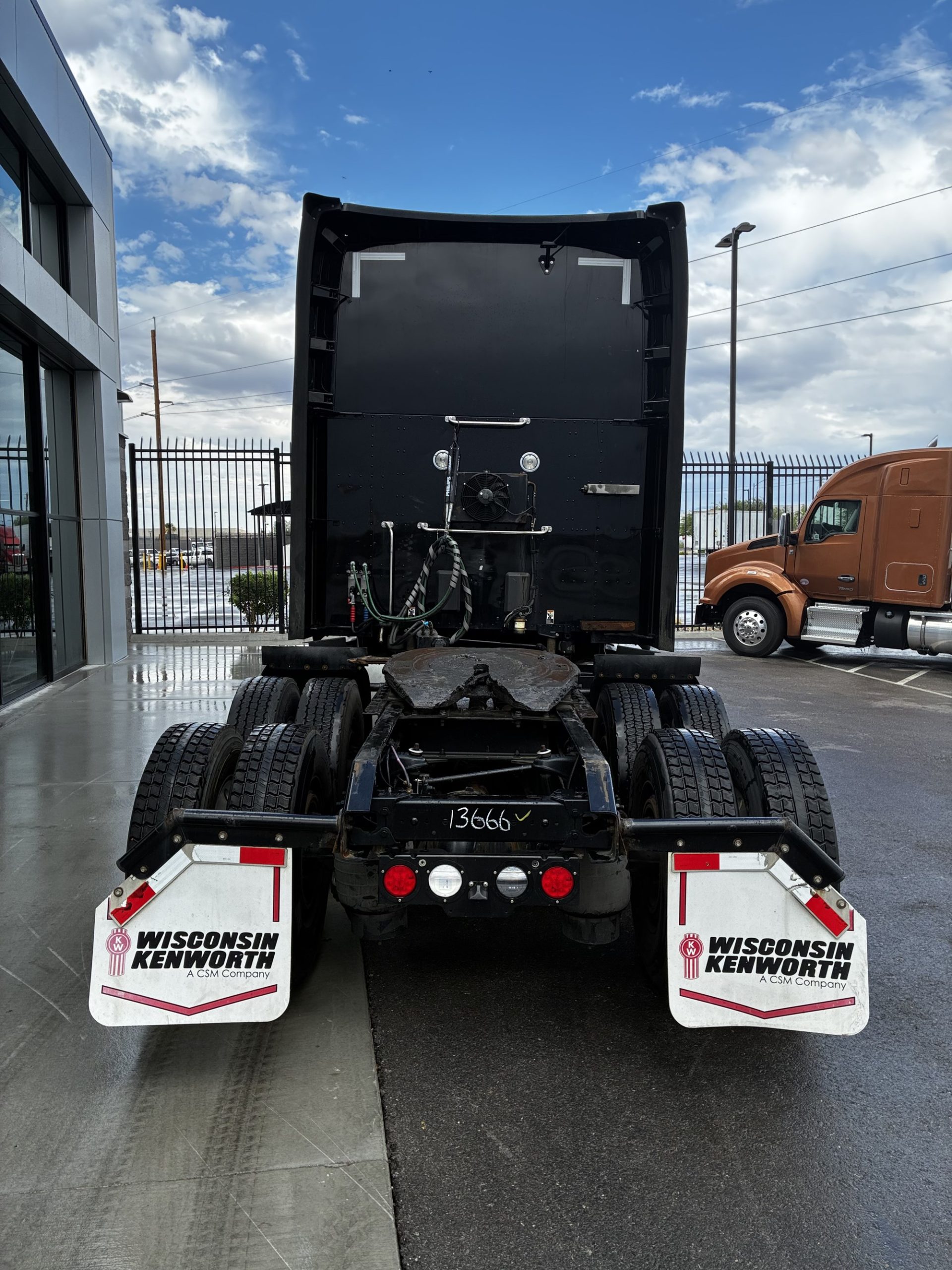 2022 Kenworth T680 in Las Vegas, NV — photo 4