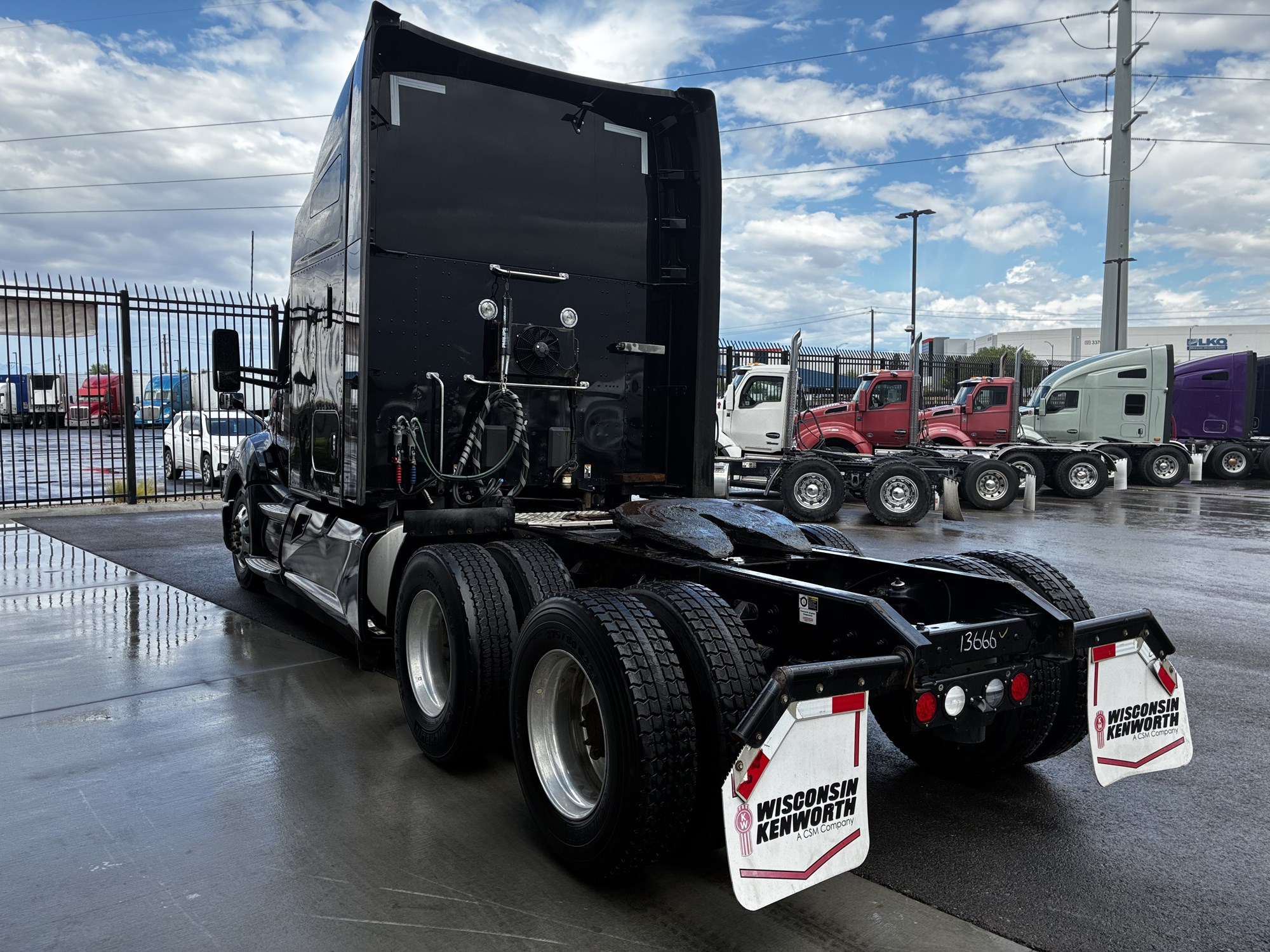 2022 Kenworth T680 in Las Vegas, NV — photo 5