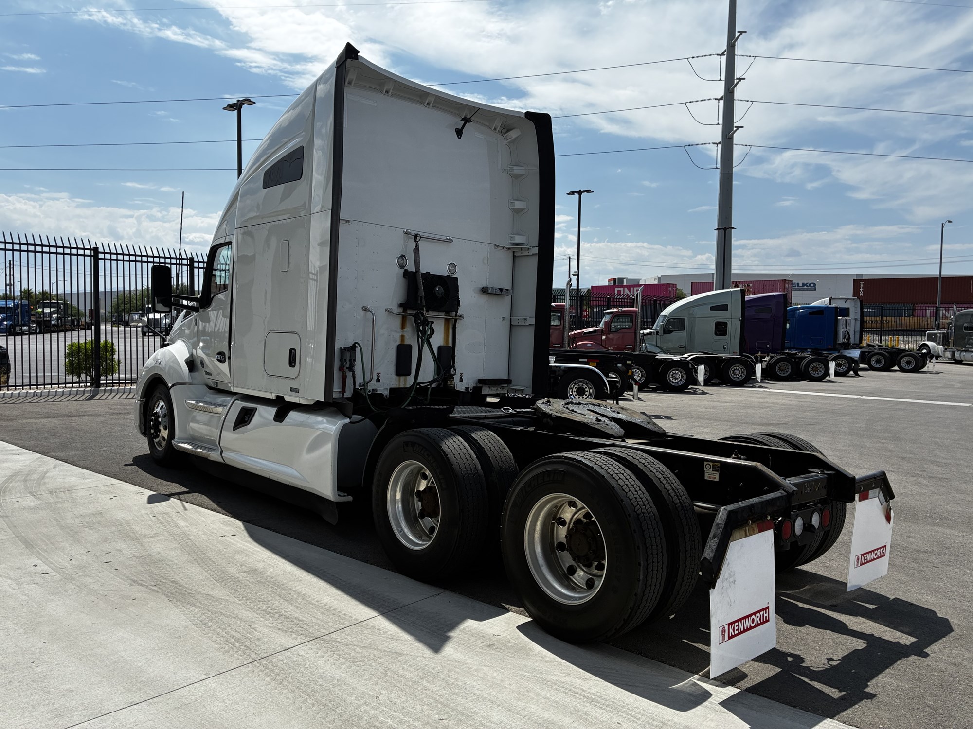 2022 Kenworth T680 in Las Vegas, NV — photo 6