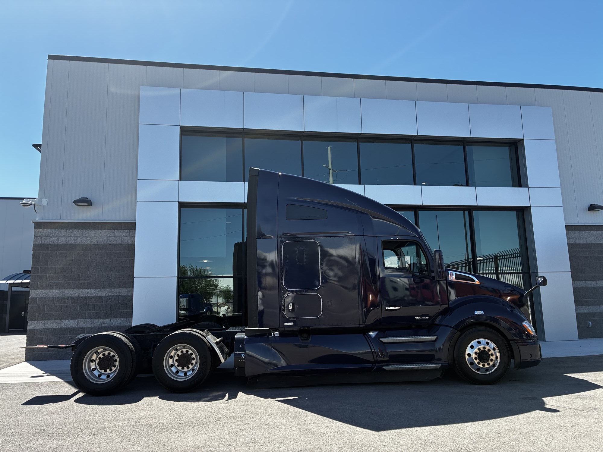 2022 Kenworth T680 in Las Vegas, NV — photo 2
