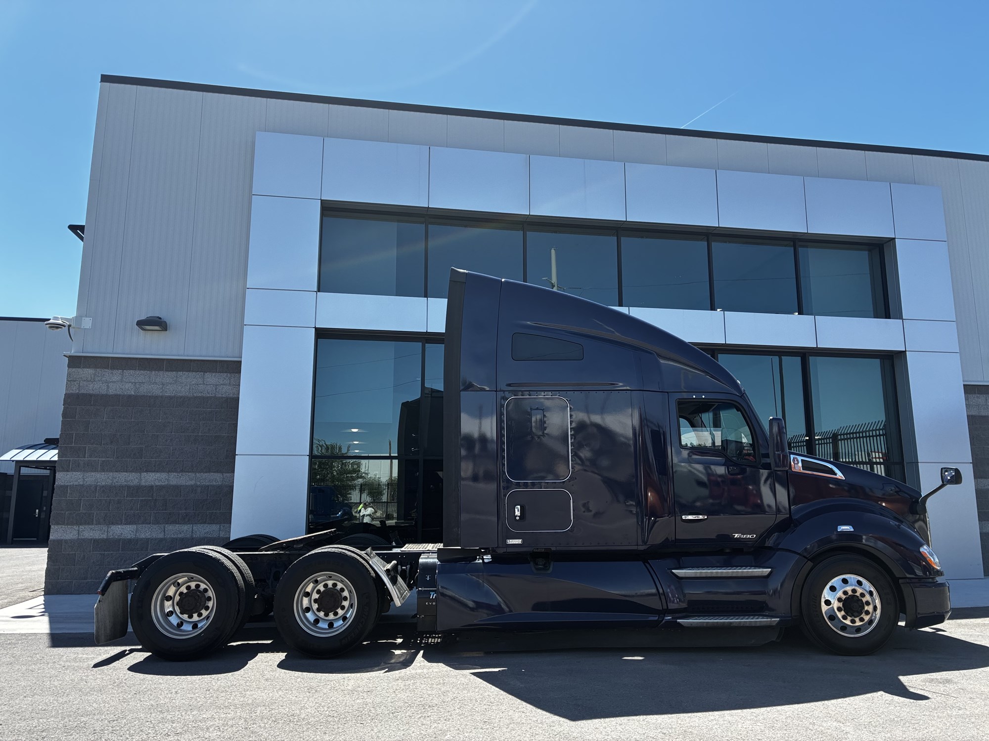 2022 Kenworth T680 in Las Vegas, NV — photo 4
