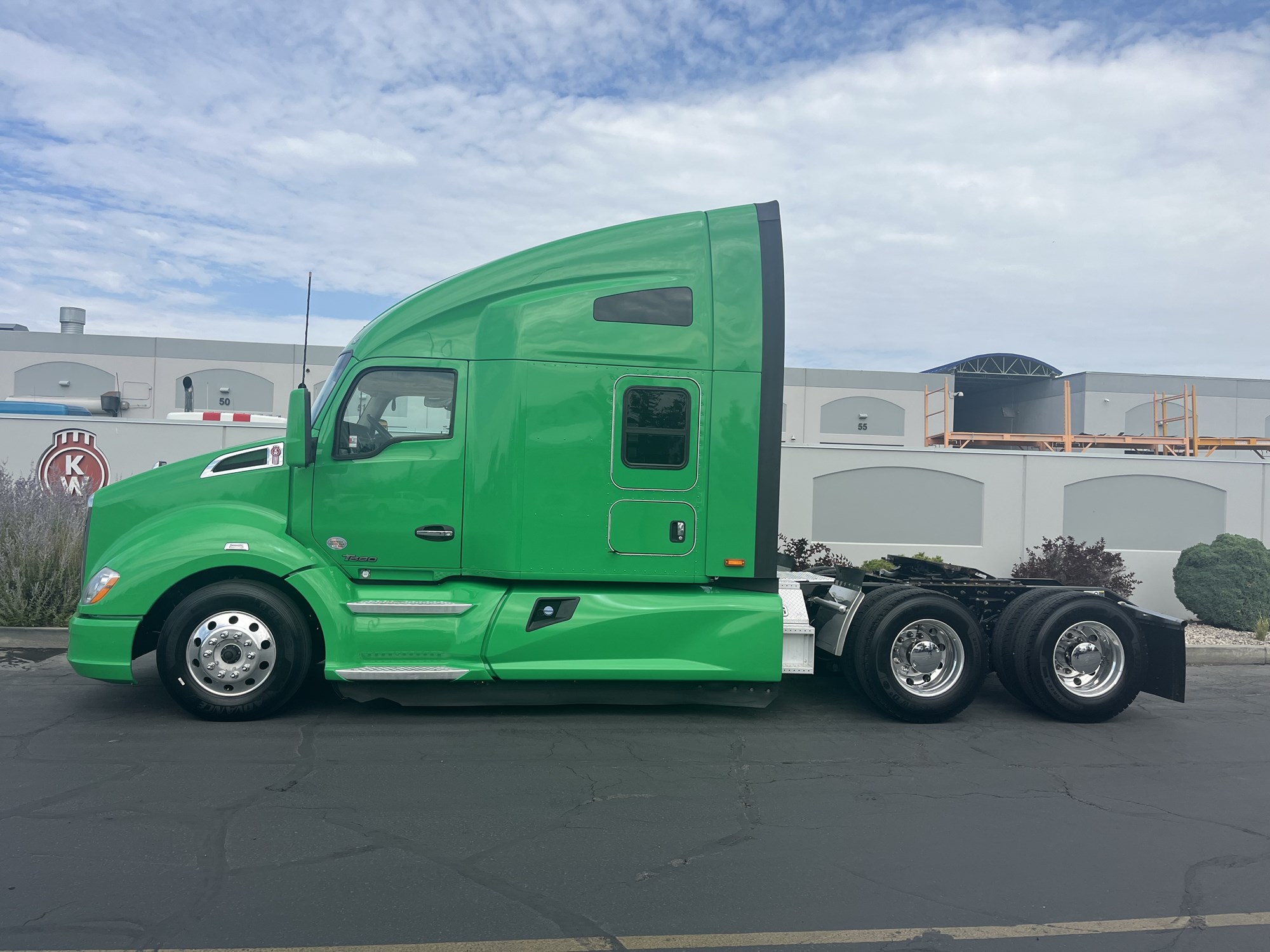 2022 Kenworth T680 in Salt Lake, UT — photo 2