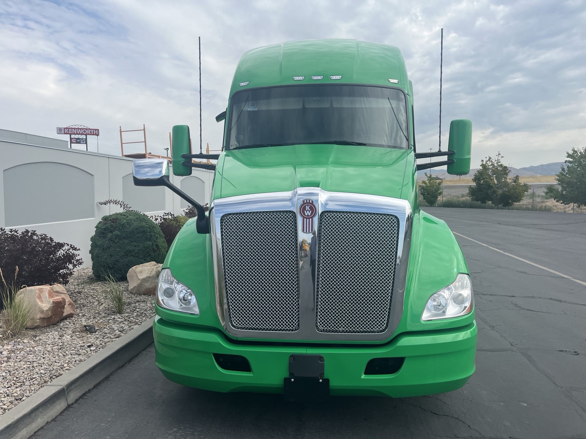 2022 Kenworth T680 in Salt Lake, UT — photo 3