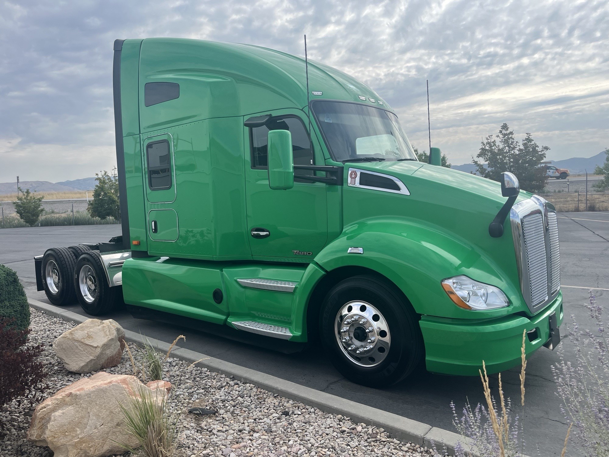 2022 Kenworth T680 in Salt Lake, UT — photo 4