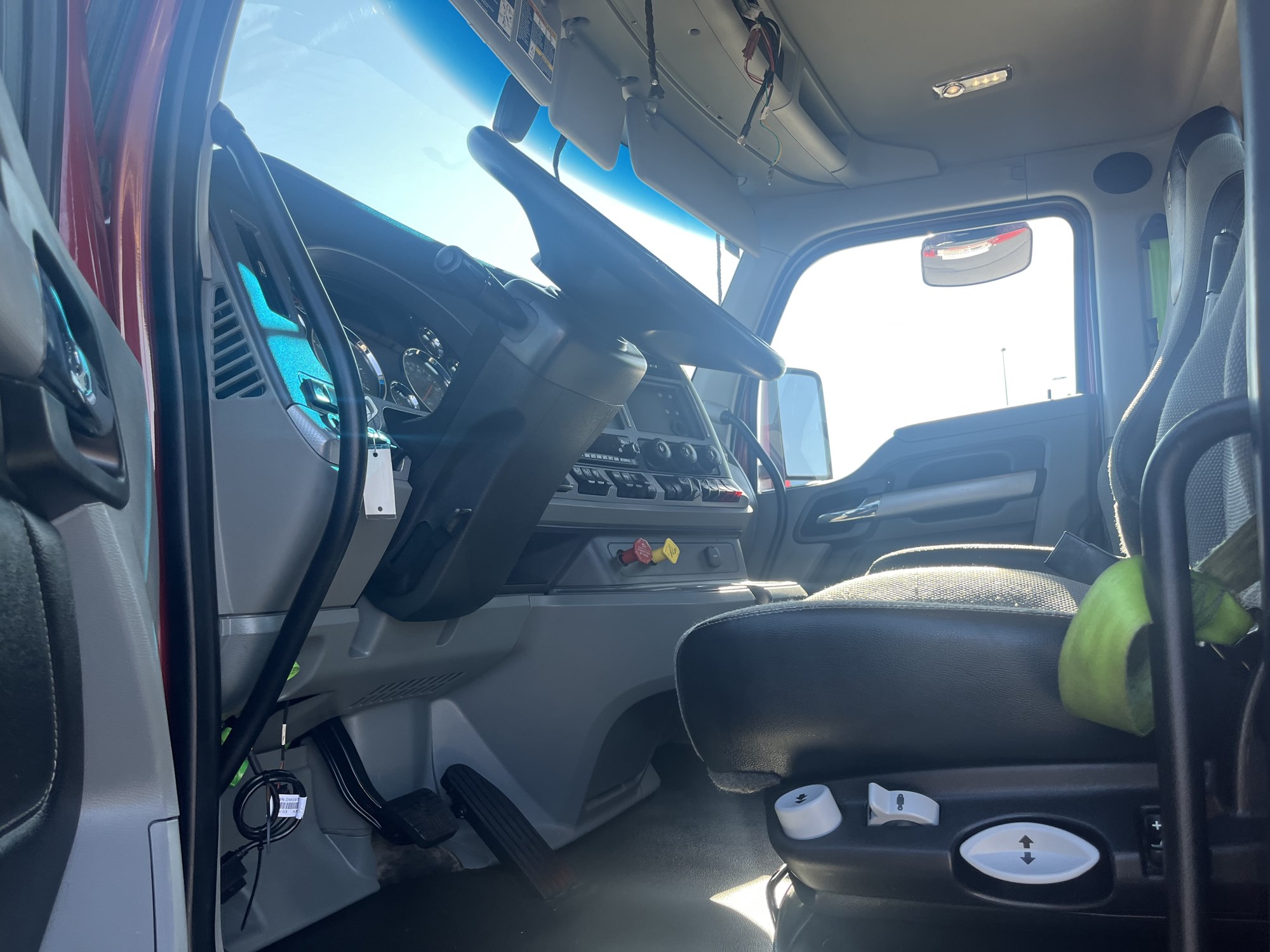 2022 Kenworth T880 - image 6 of 6