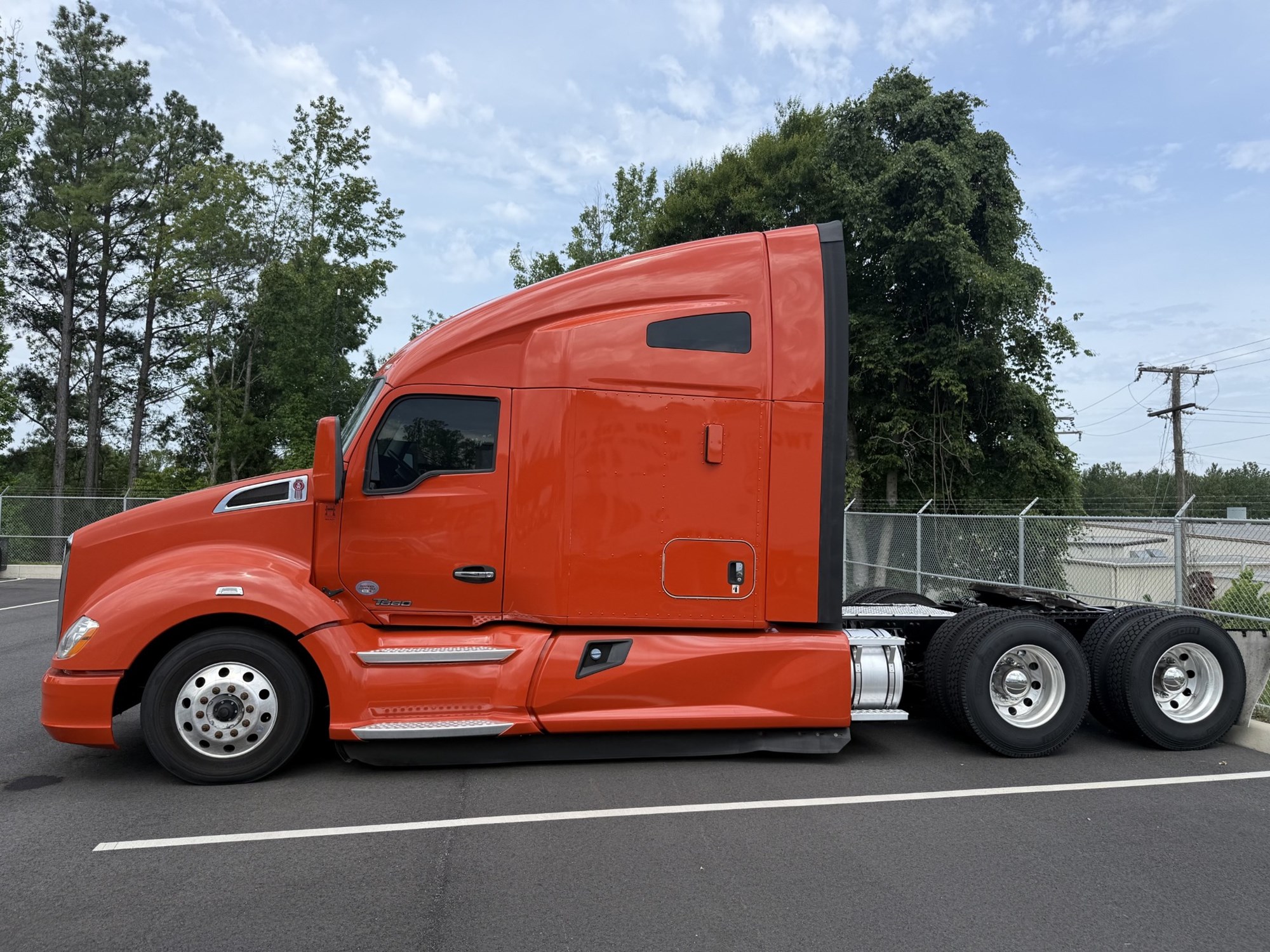 2022 Kenworth T680 in Ashland, VA — photo 2