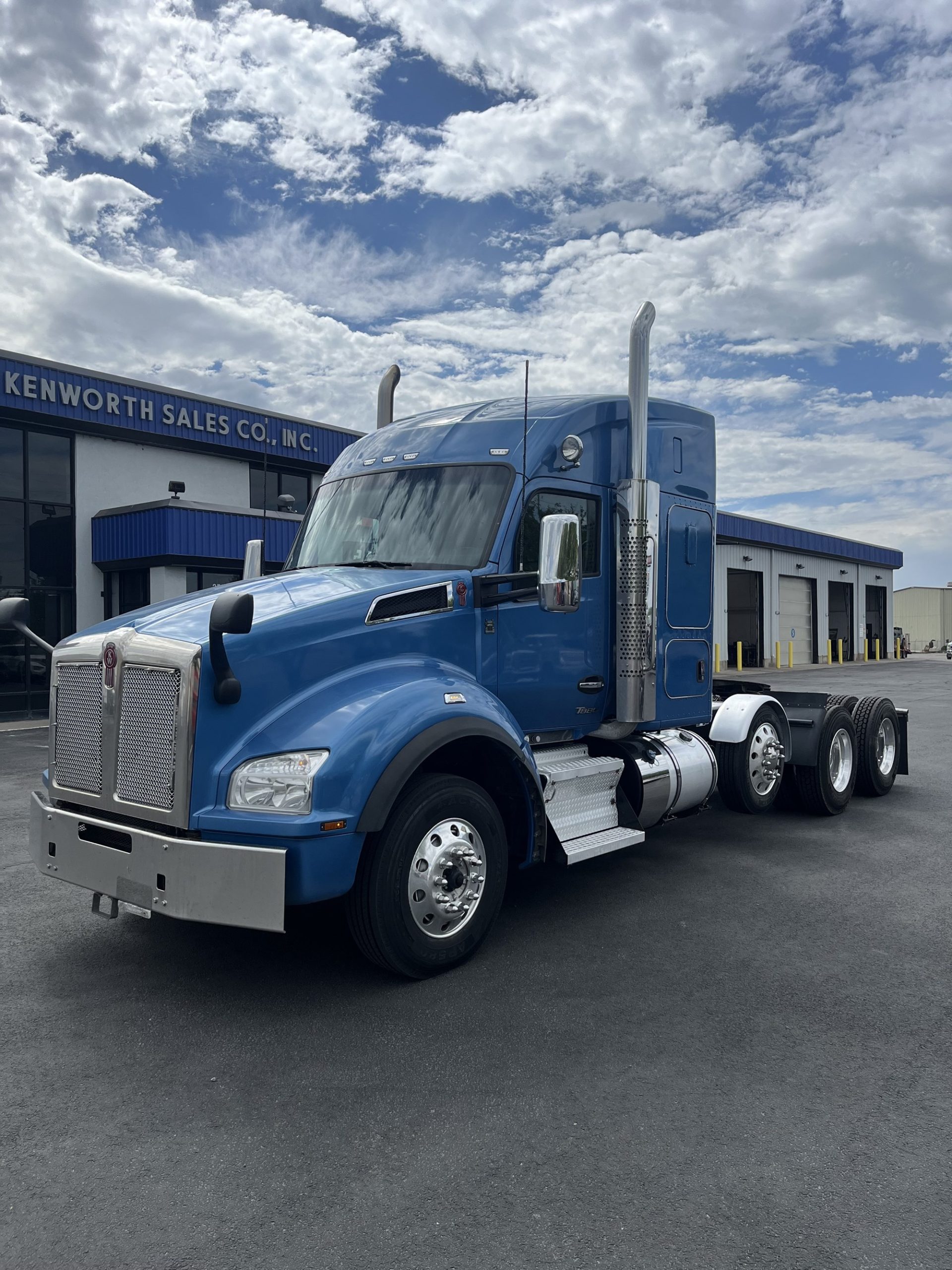 2022 Kenworth T880 - image 1 of 6