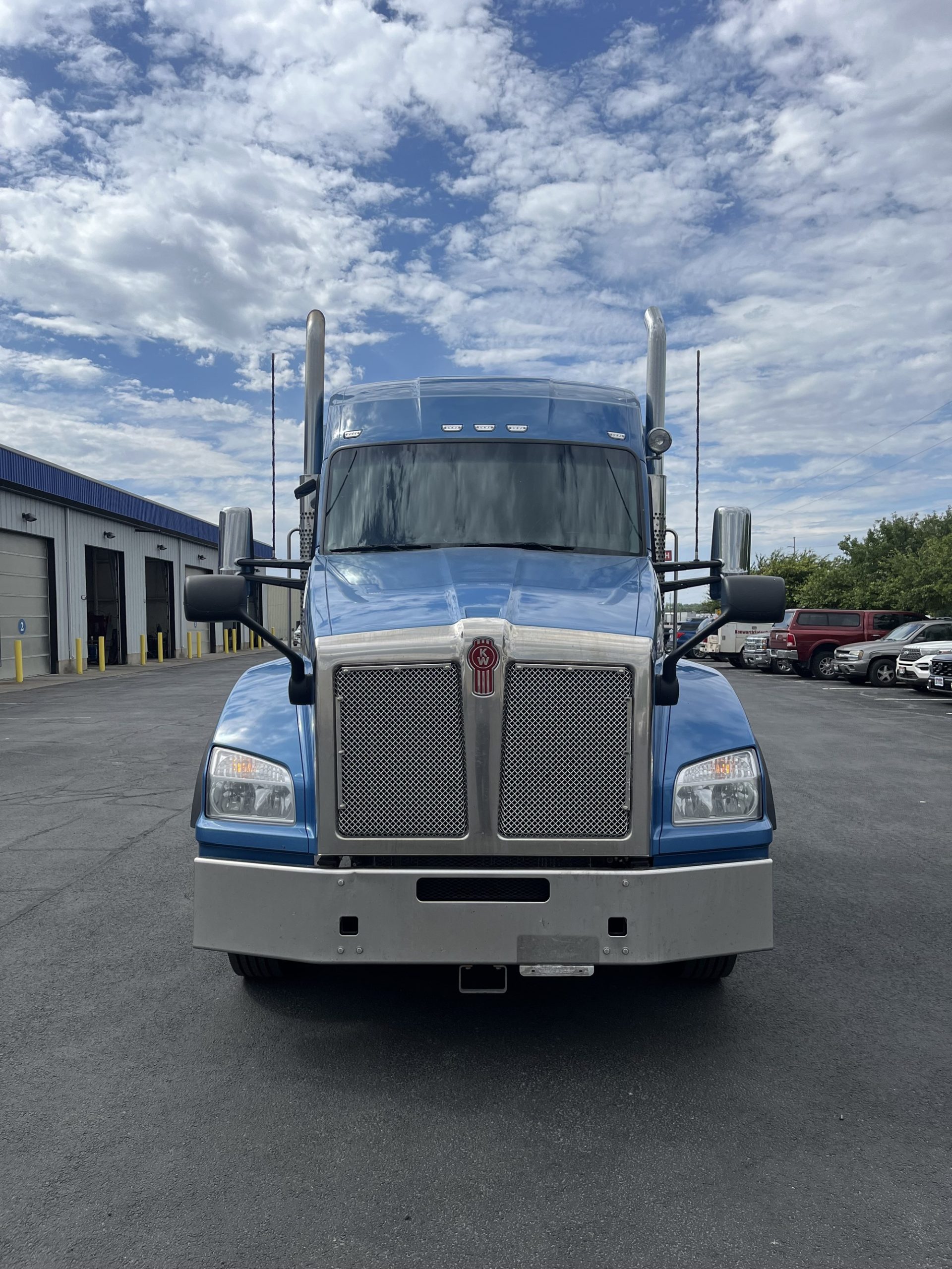 2022 Kenworth T880 - image 2 of 6