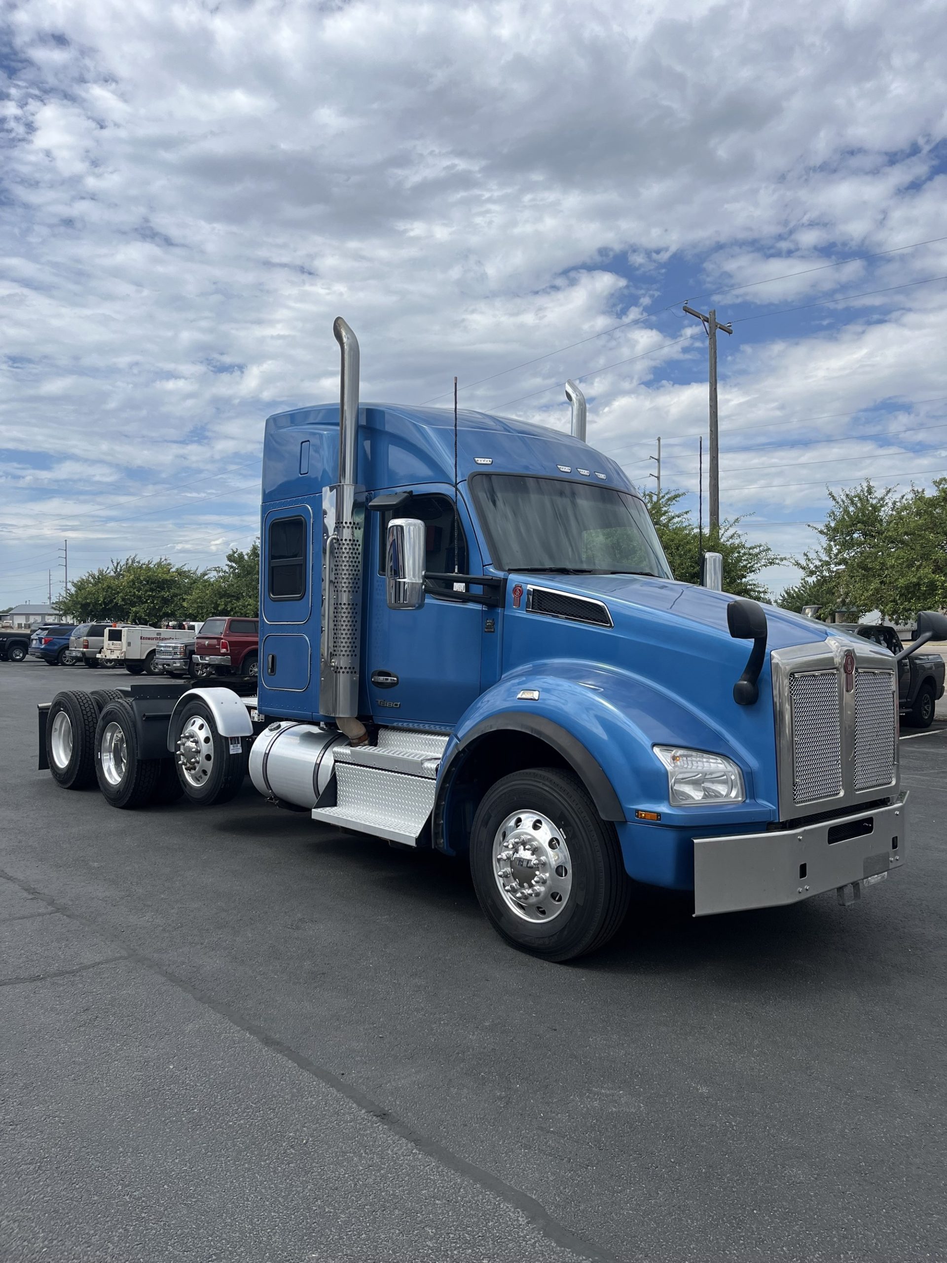 2022 Kenworth T880 - image 3 of 6