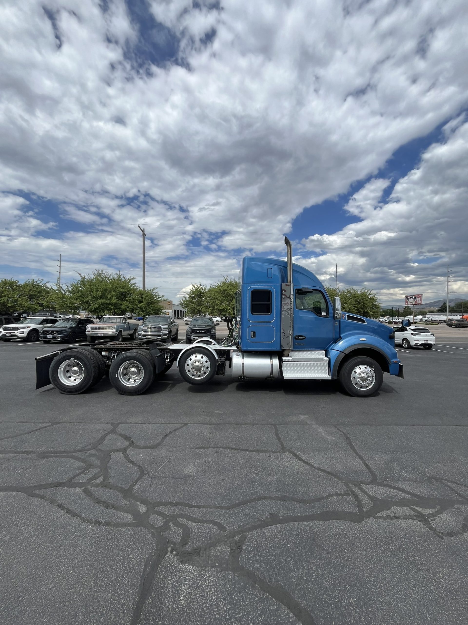 2022 Kenworth T880 - image 4 of 6