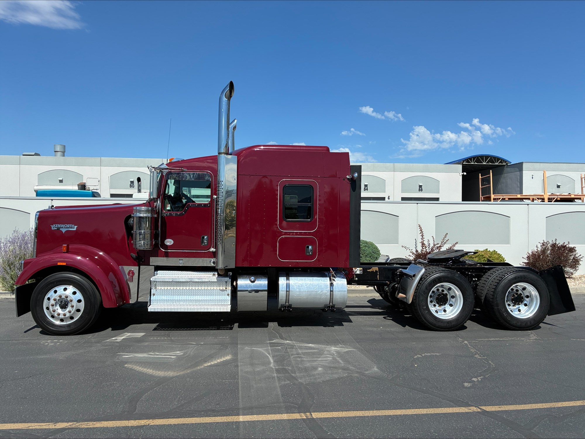 2022 Kenworth W900 2022 Kenworth W900 - image 1 of 6