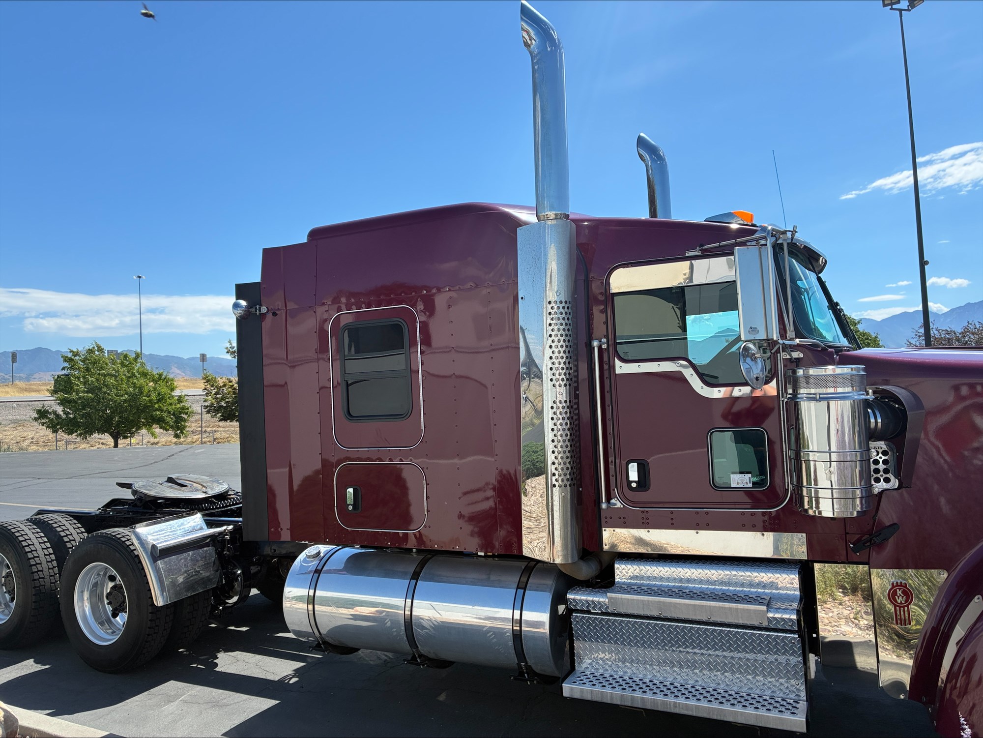 2022 Kenworth W900 2022 Kenworth W900 - image 4 of 6