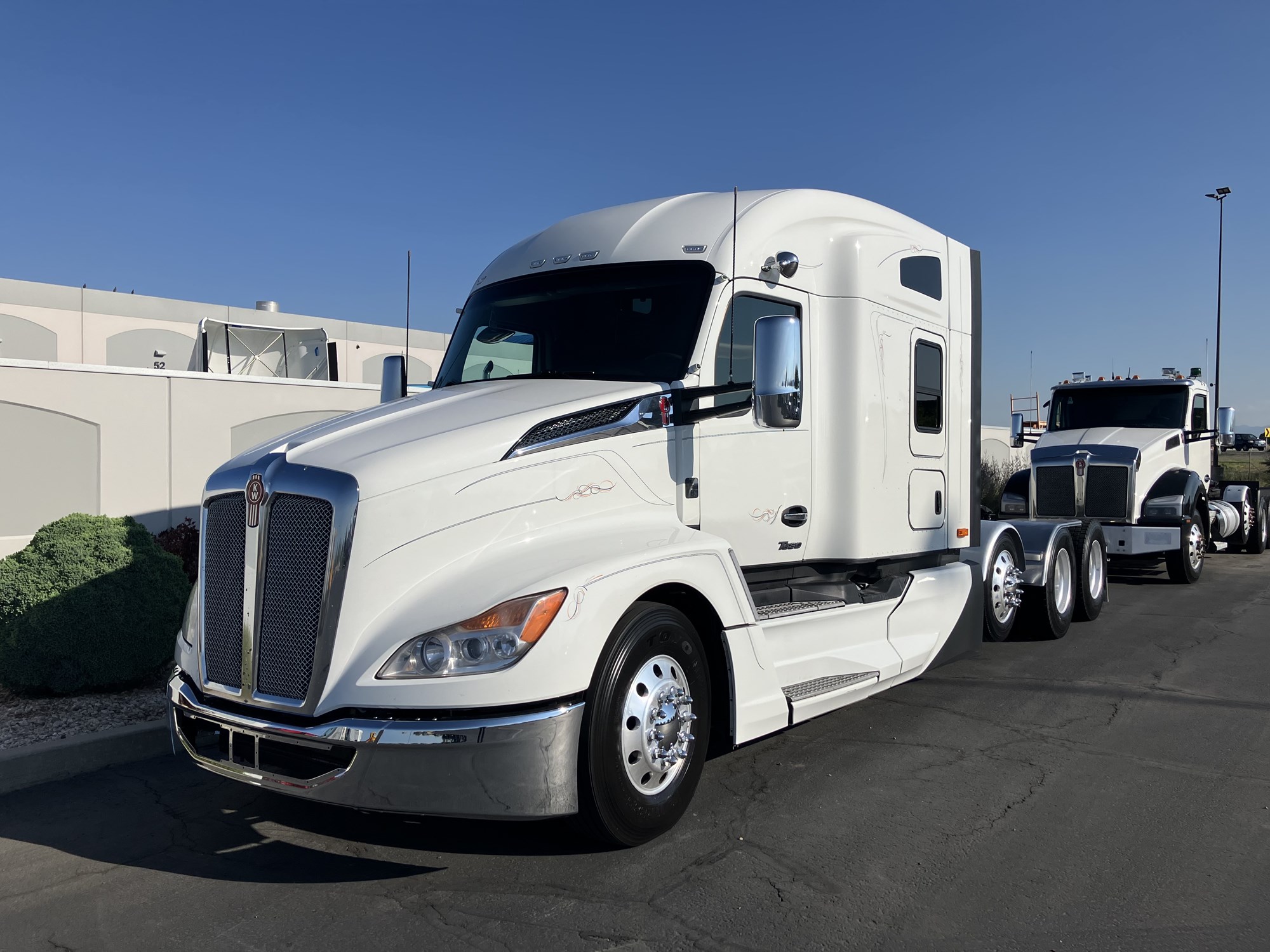 2023 Kenworth T680 Next Gen - image 2 of 6