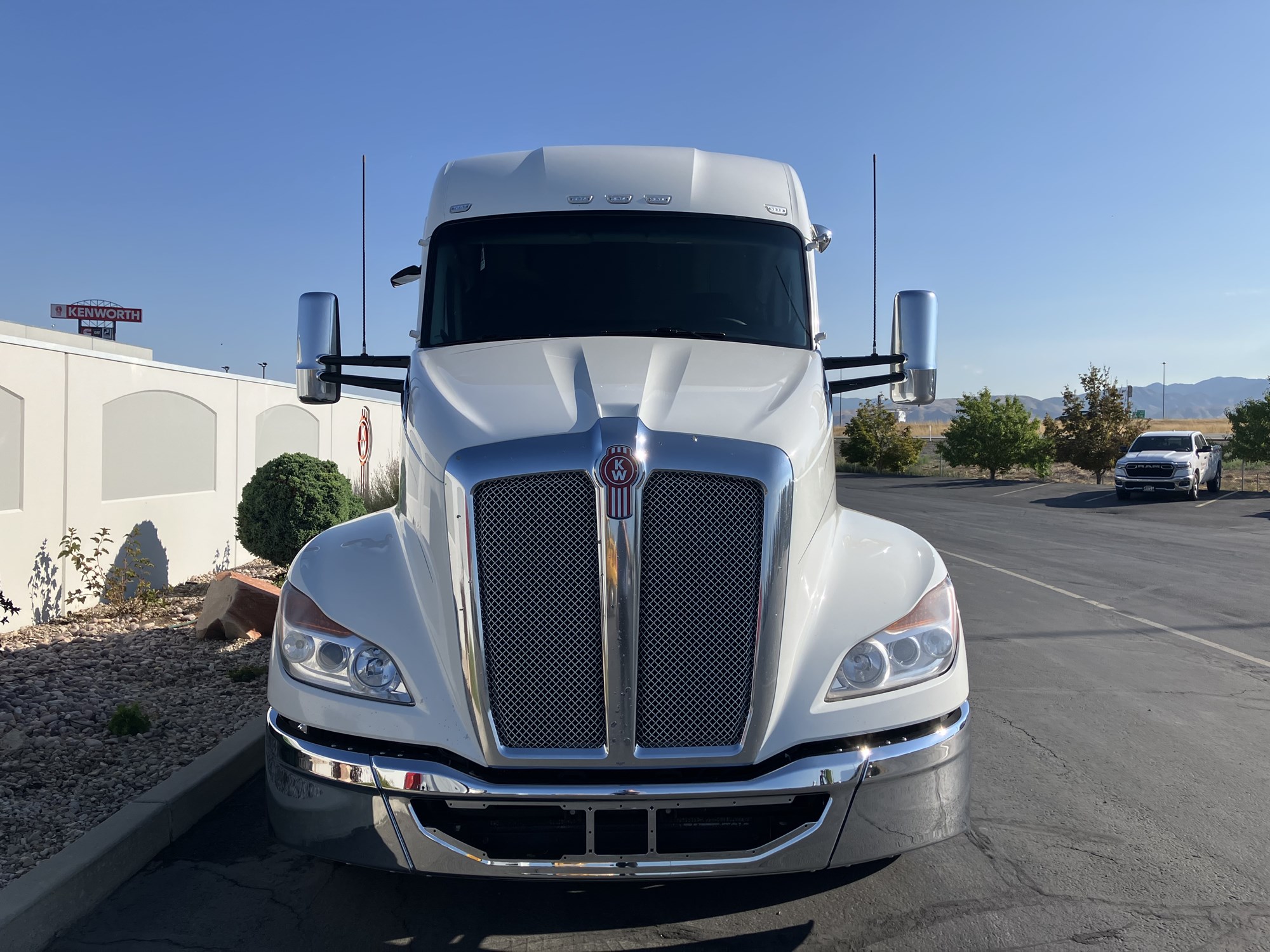 2023 Kenworth T680 Next Gen - image 3 of 6