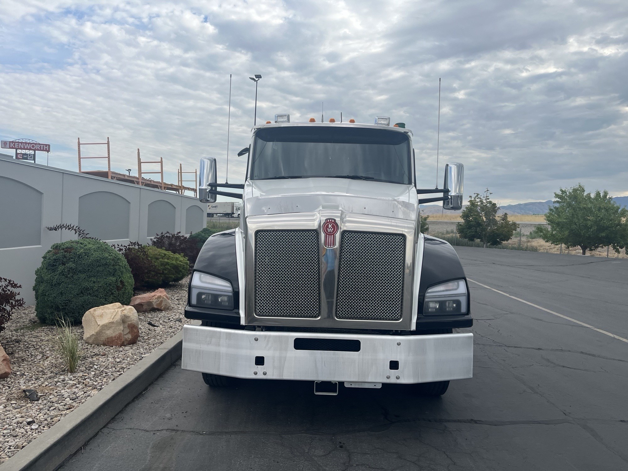 2024 Kenworth T880 in Salt Lake, UT — photo 3