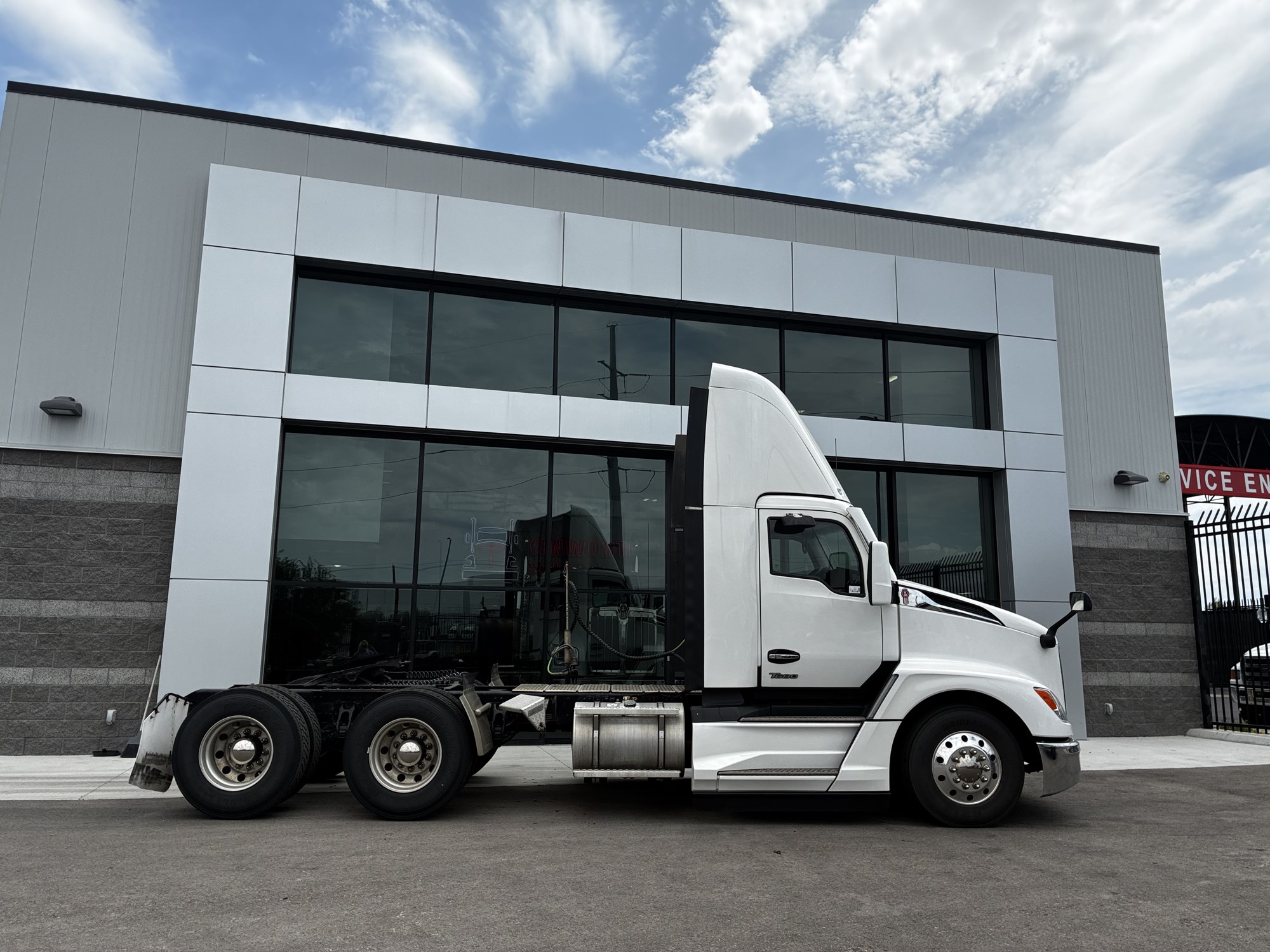 2024 Kenworth in Las Vegas, NV — photo 2