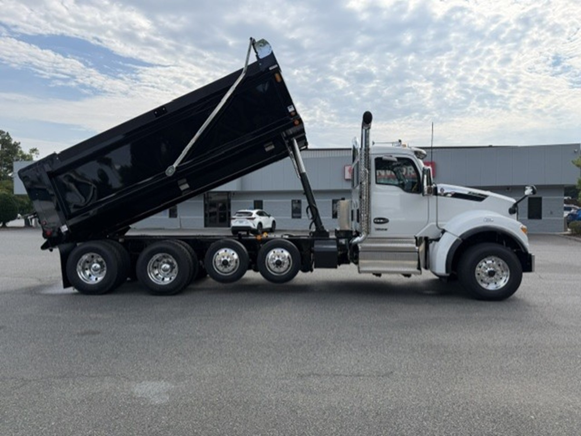 2027 Kenworth T880 2027 Kenworth T880 - image 5 of 6