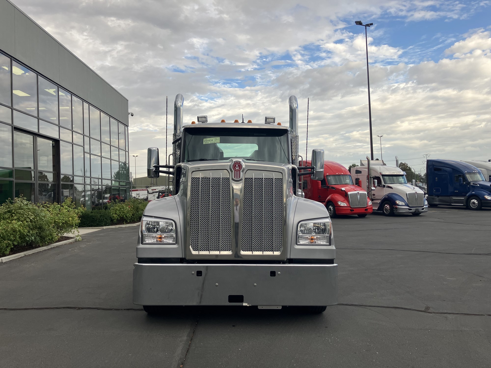 2027 Kenworth W990 - image 2 of 6